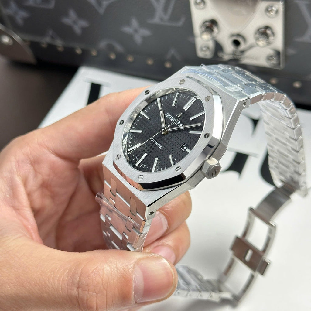 Audemars Piguet Royal Oak 15400ST Watch Black Dial Metal Wire 41mm