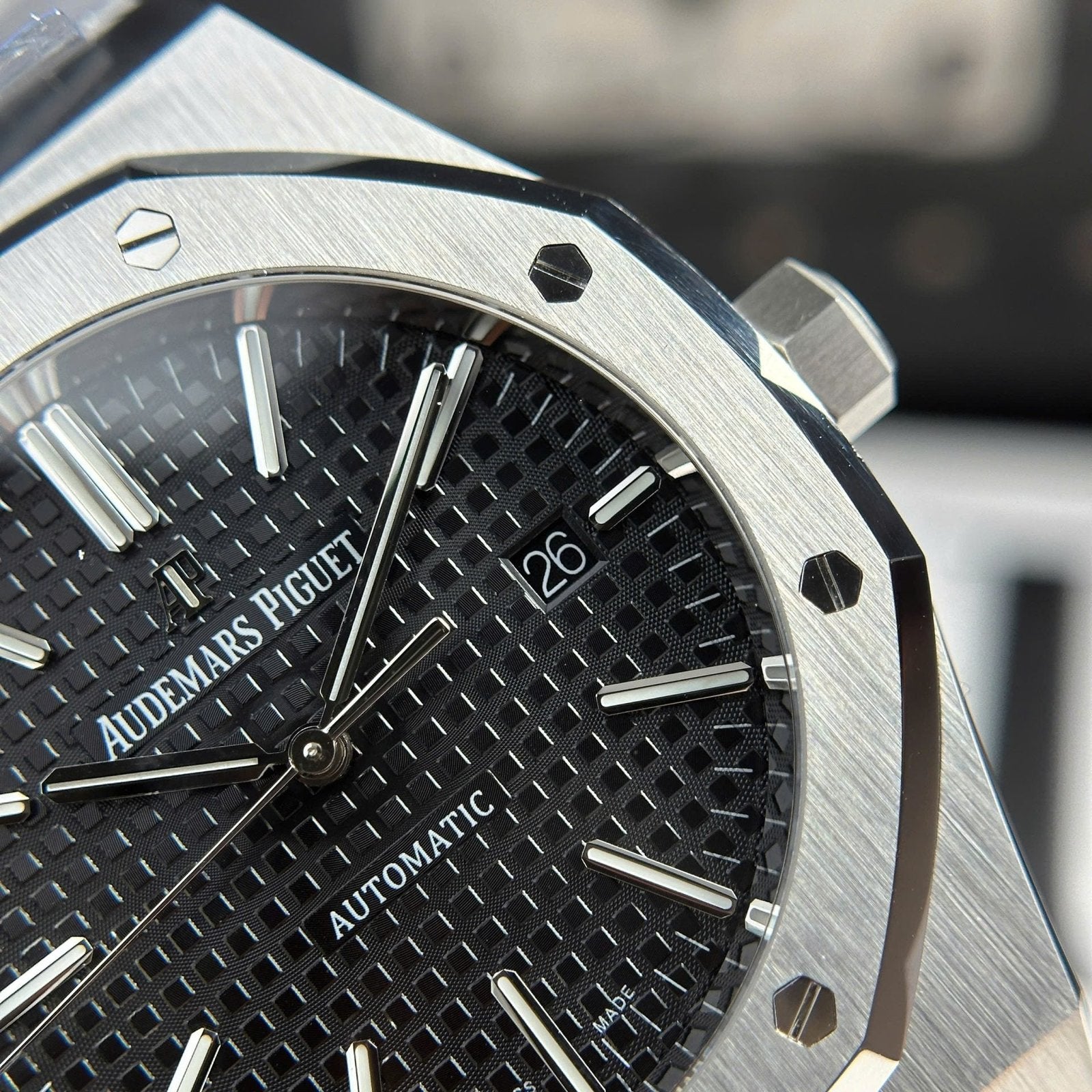 Audemars Piguet Royal Oak 15400ST Watch Black Dial Metal Wire 41mm