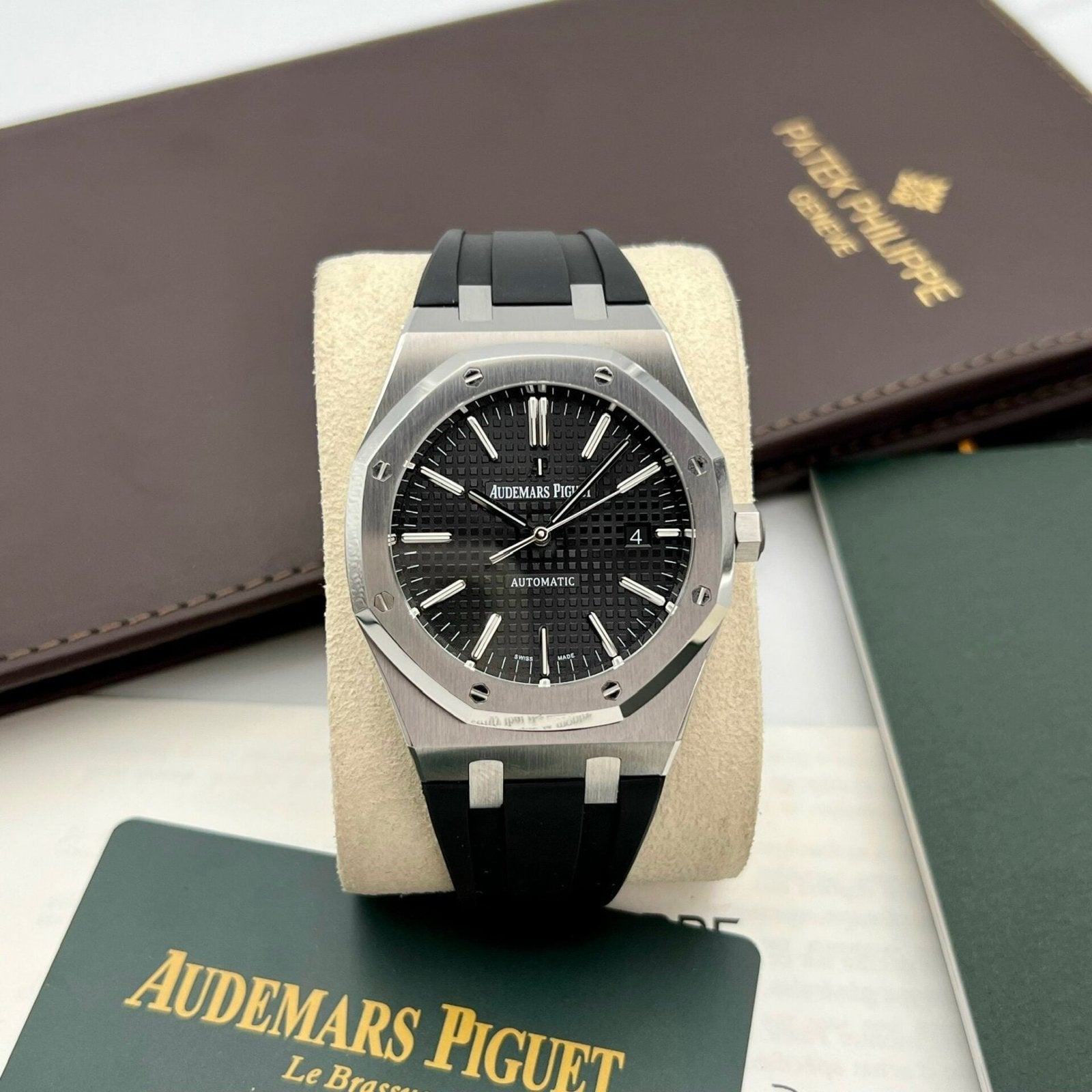 Audemars Piguet Watch Royal Oak 15400ST Black Dial Rubber Strap 41mm