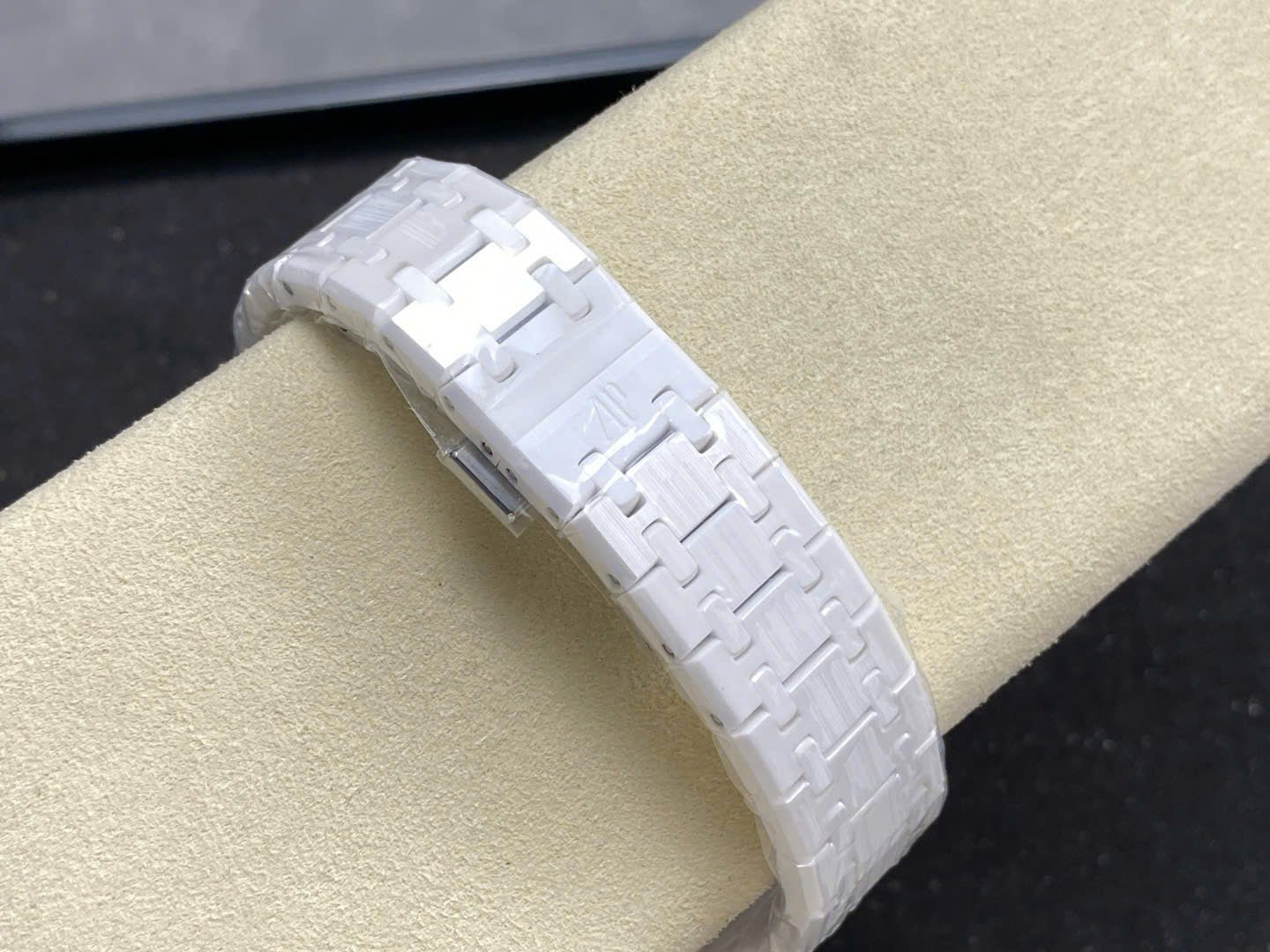 Audemars Piguet Royal Oak 15500 Dial Black Watch White Ceramic 41mm