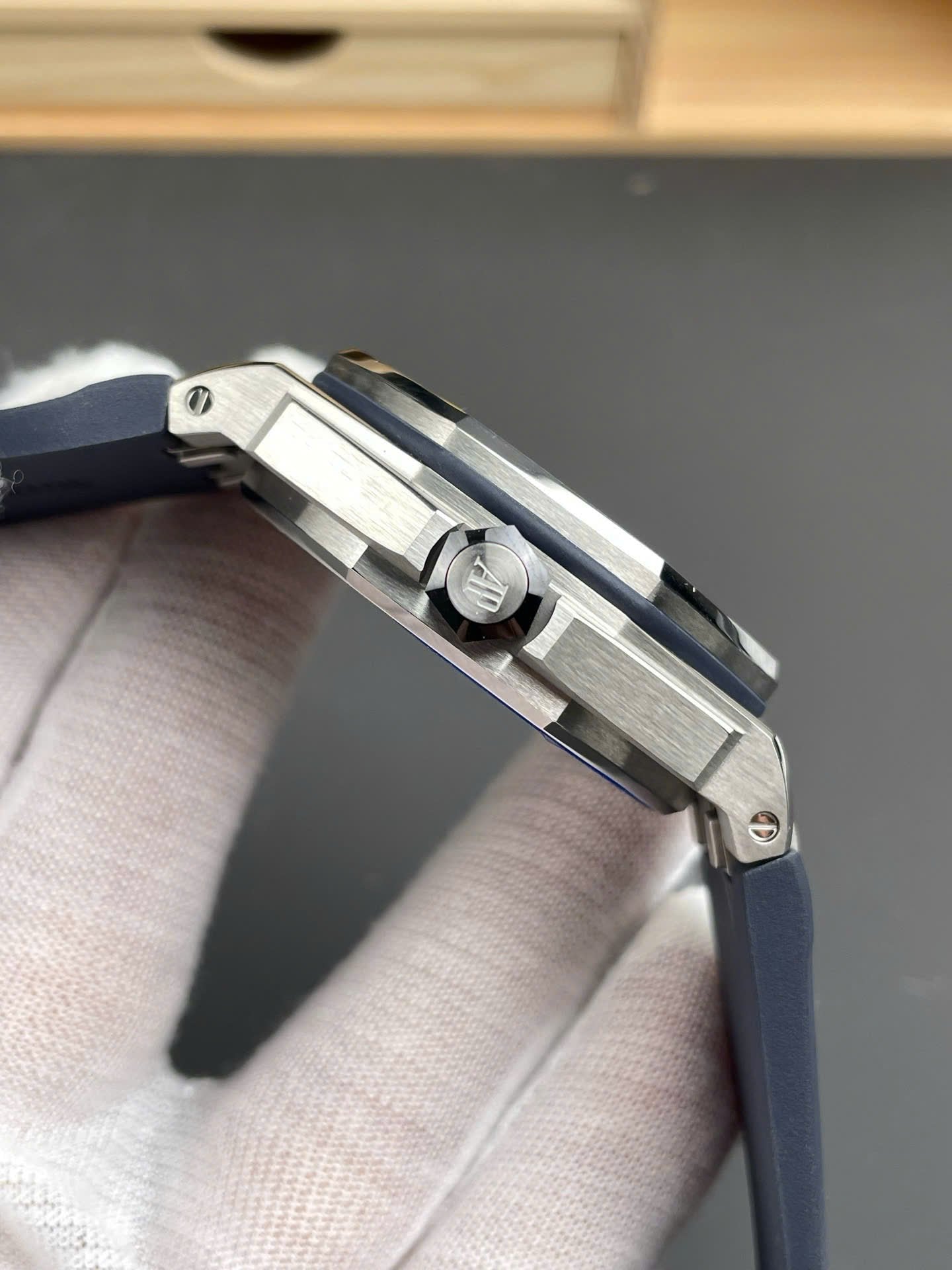 Audemars Piguet Watch Royal Oak Offshore 15720ST Blue Rubber Strap 42mm