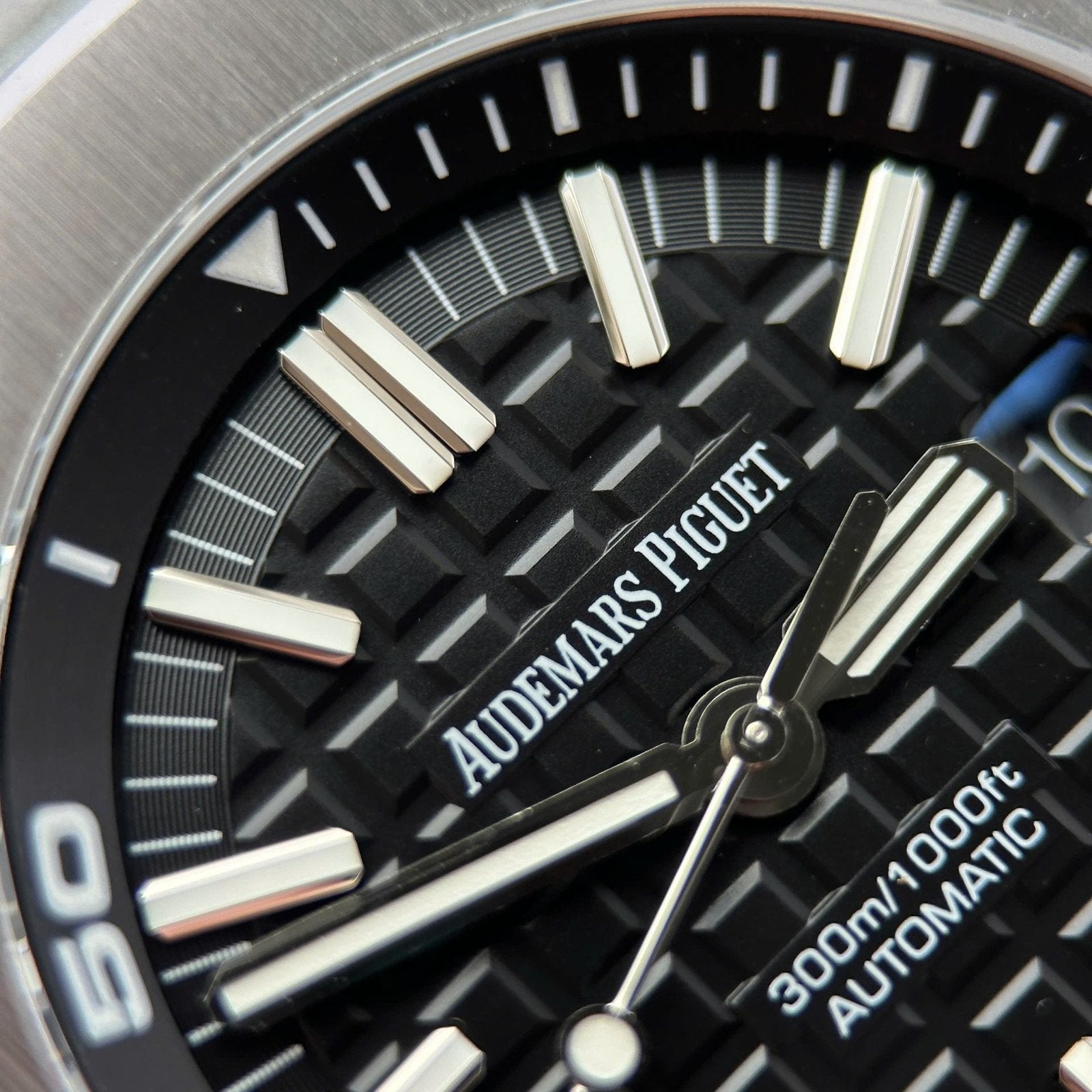 Audemars Piguet Royal Oak Offshore Diver 15710 Watch Black Dial Metal Wire 42mm
