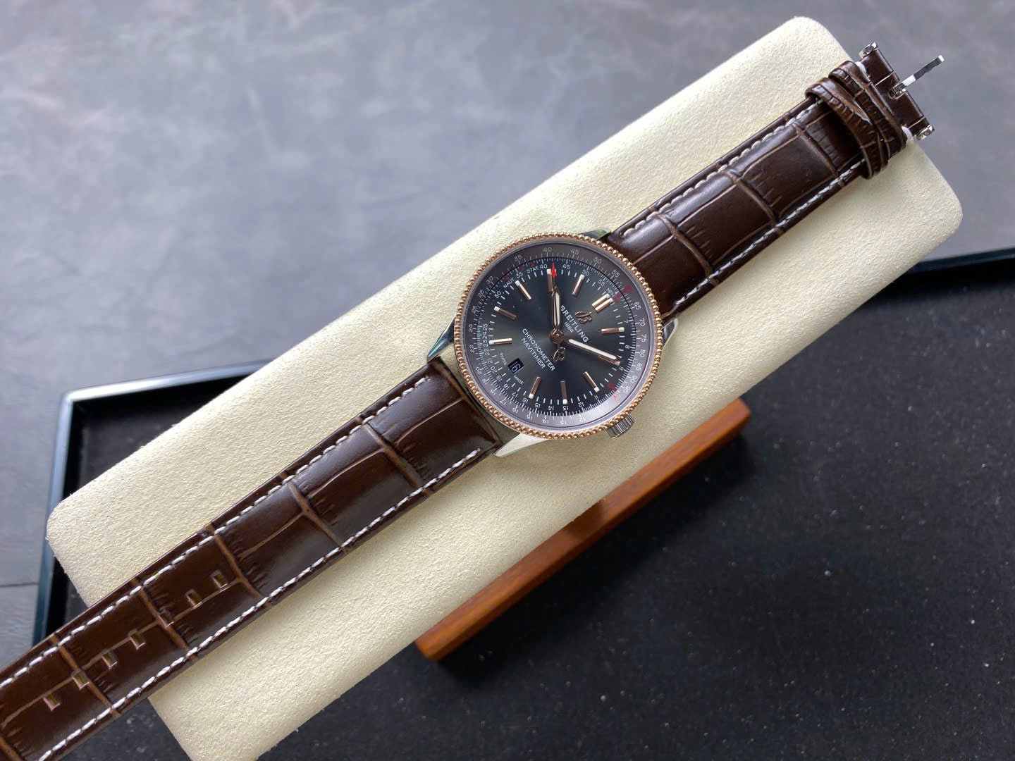 Breitling Navitimer Watch Gray Dial &amp; Leather Strap 41mm