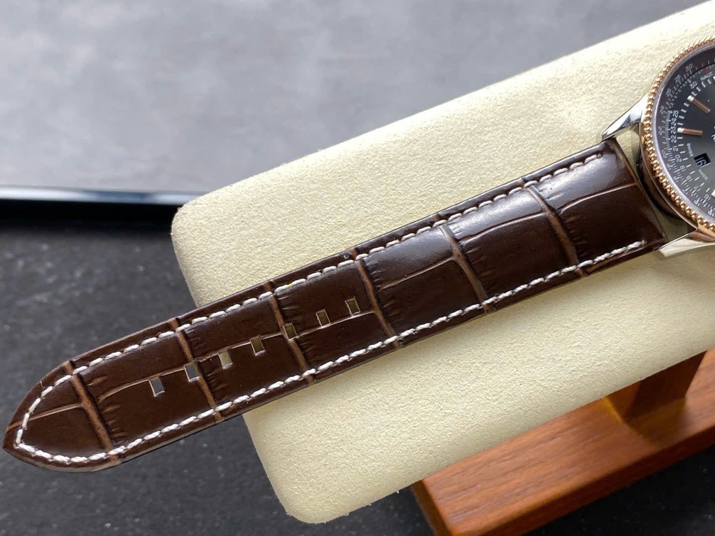 Breitling Navitimer Watch Gray Dial &amp; Leather Strap 41mm