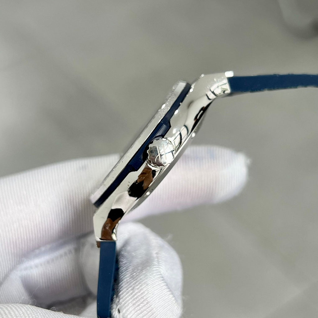 Hublot  Watch With Full Diamond Case Blue 38mm