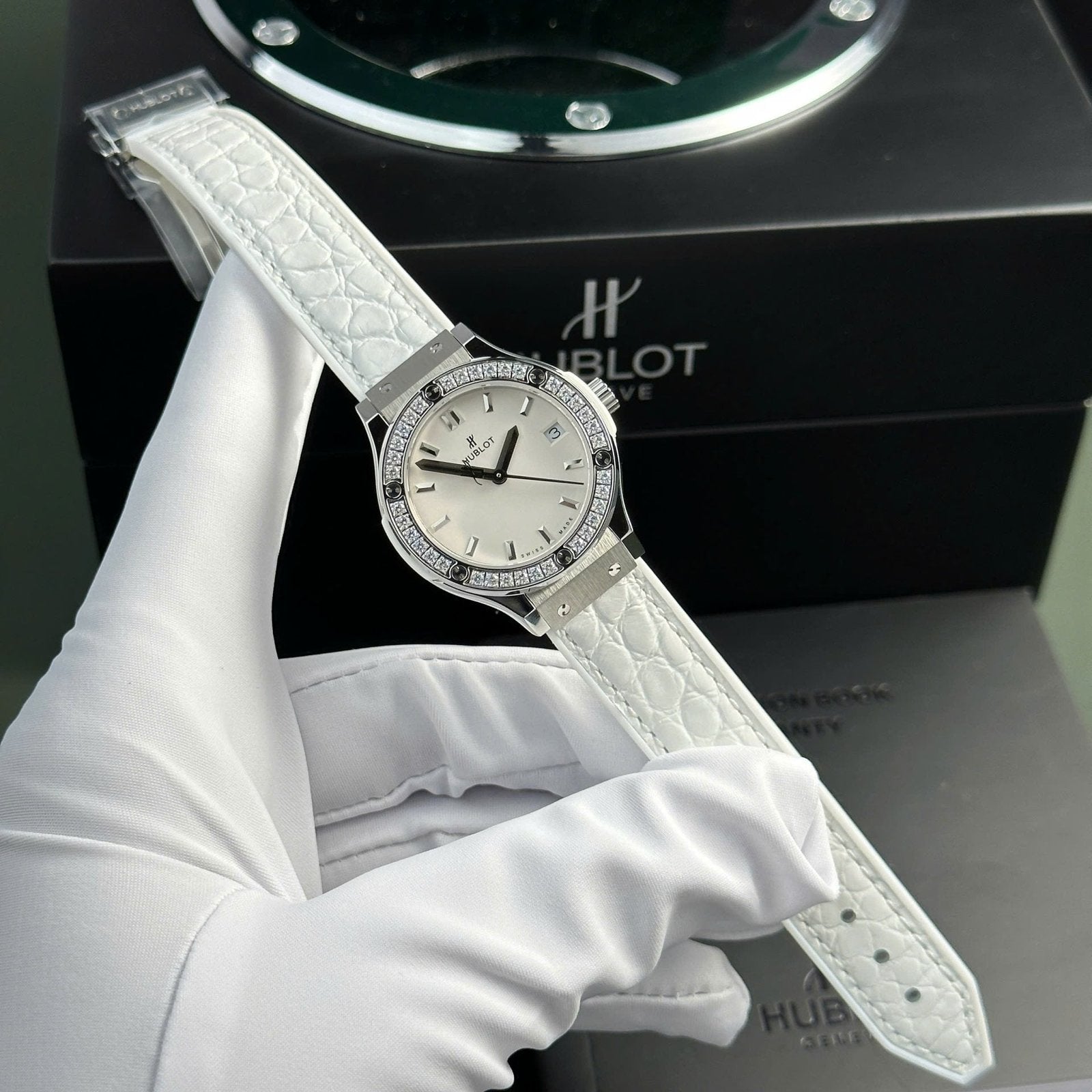 Hublot Classic Fusion 11 Watch White Women 33mm