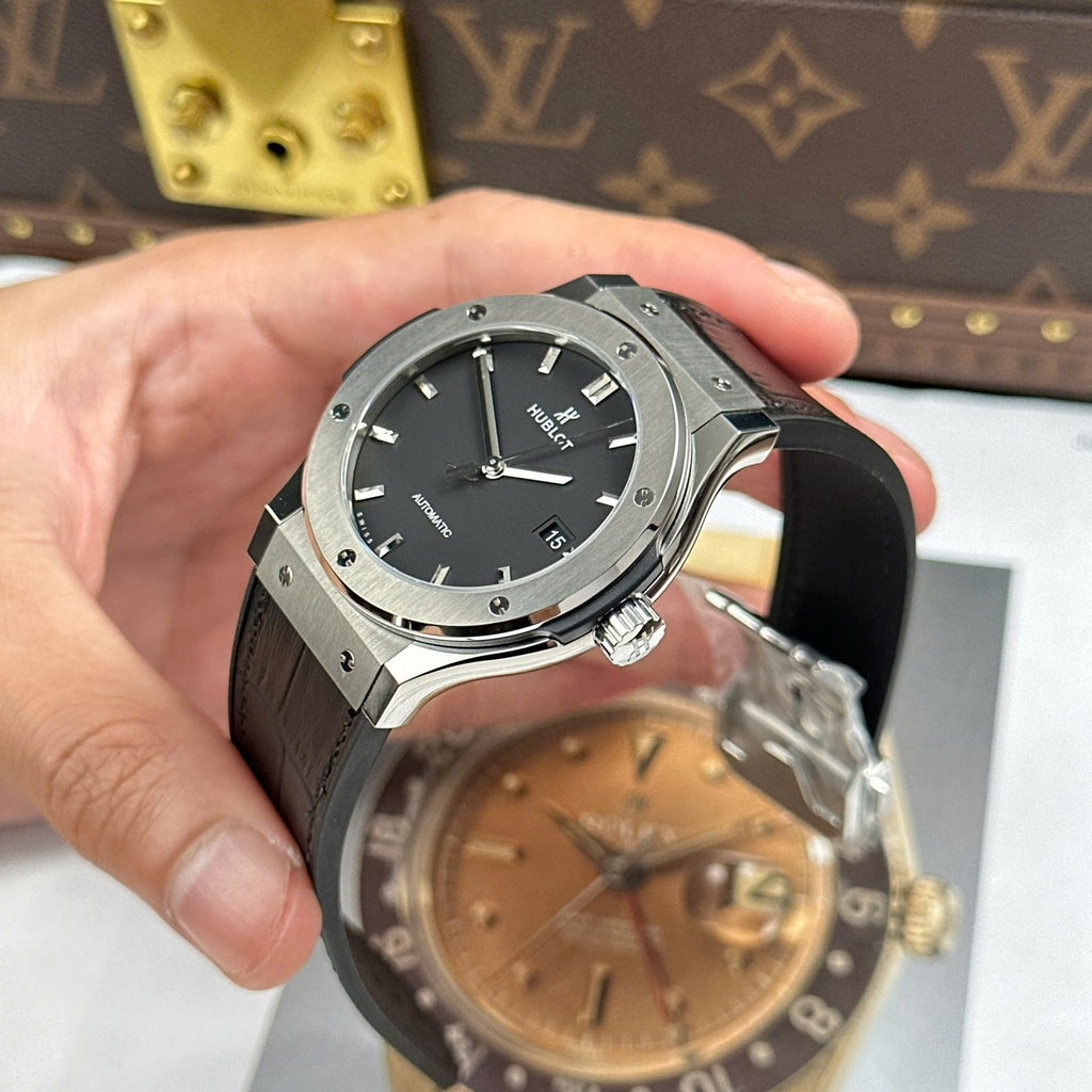 Hublot Classic Fusion Black Watch Weight 84 Grams Super Light  42mm
