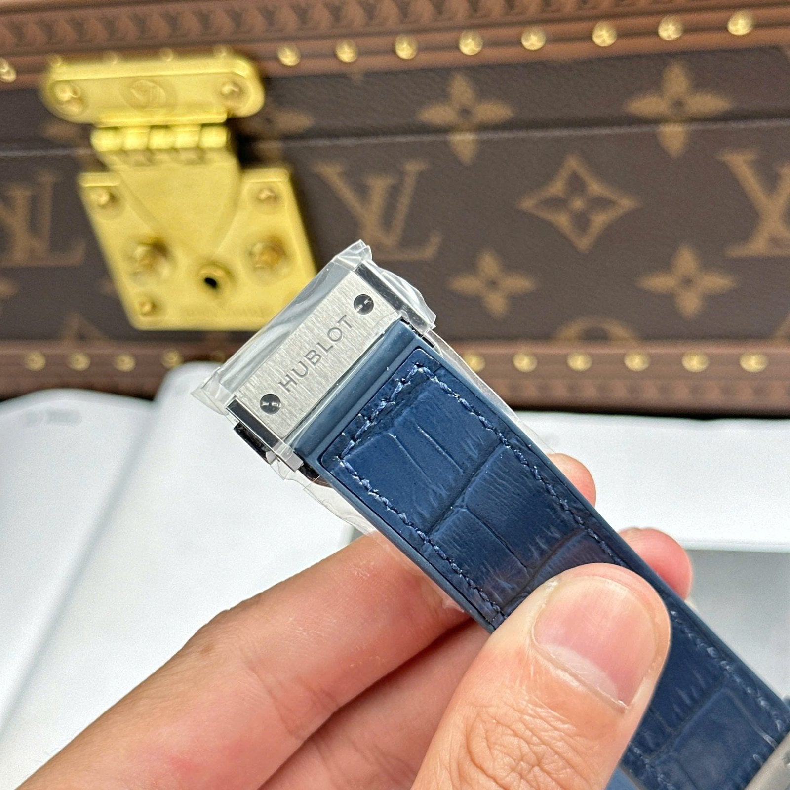 Hublot Classic Fusion Blue Watch Weight 84 Grams Super Light 42mm