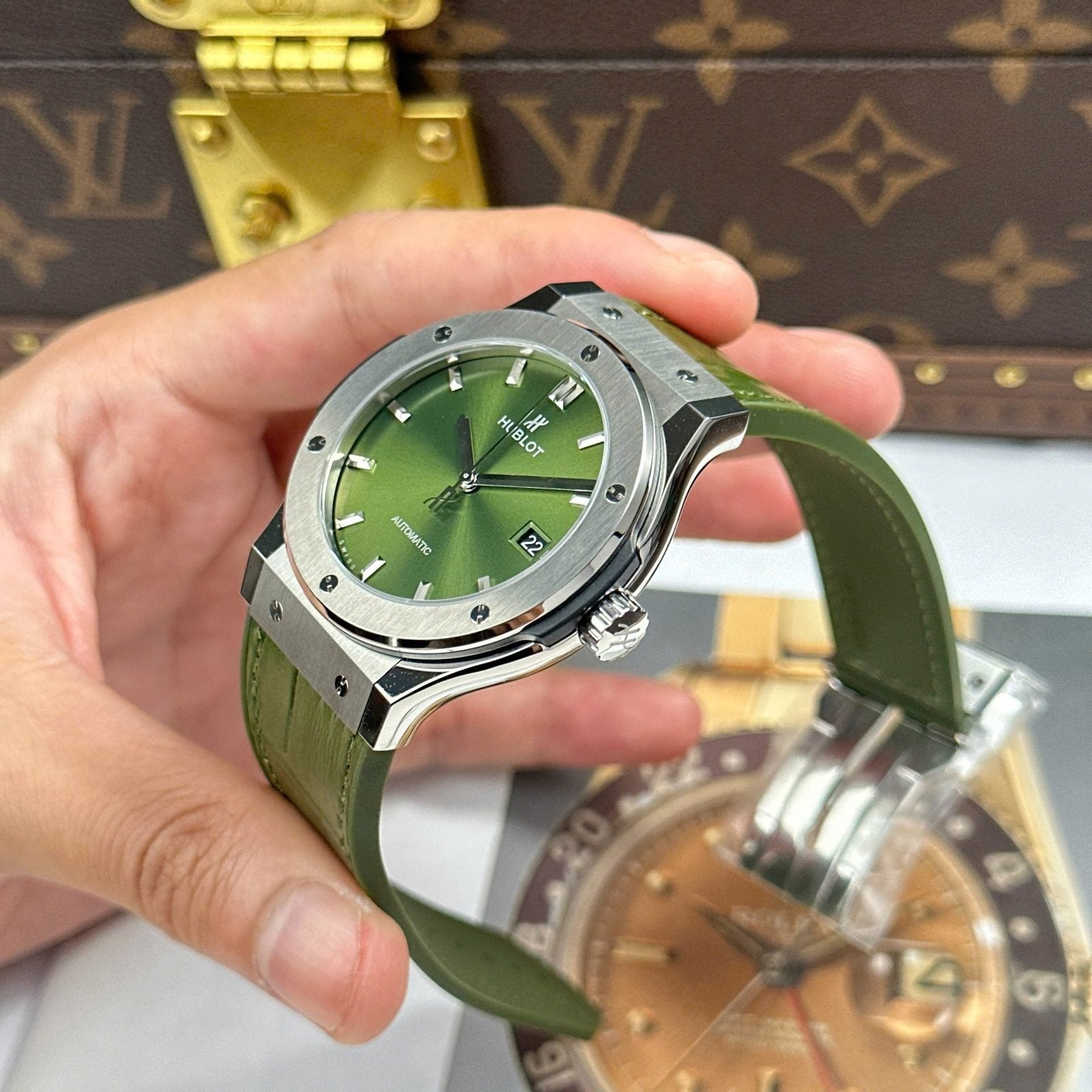 Hublot Classic Fusion Green Watch Weight 84 Grams Super Light 42mm