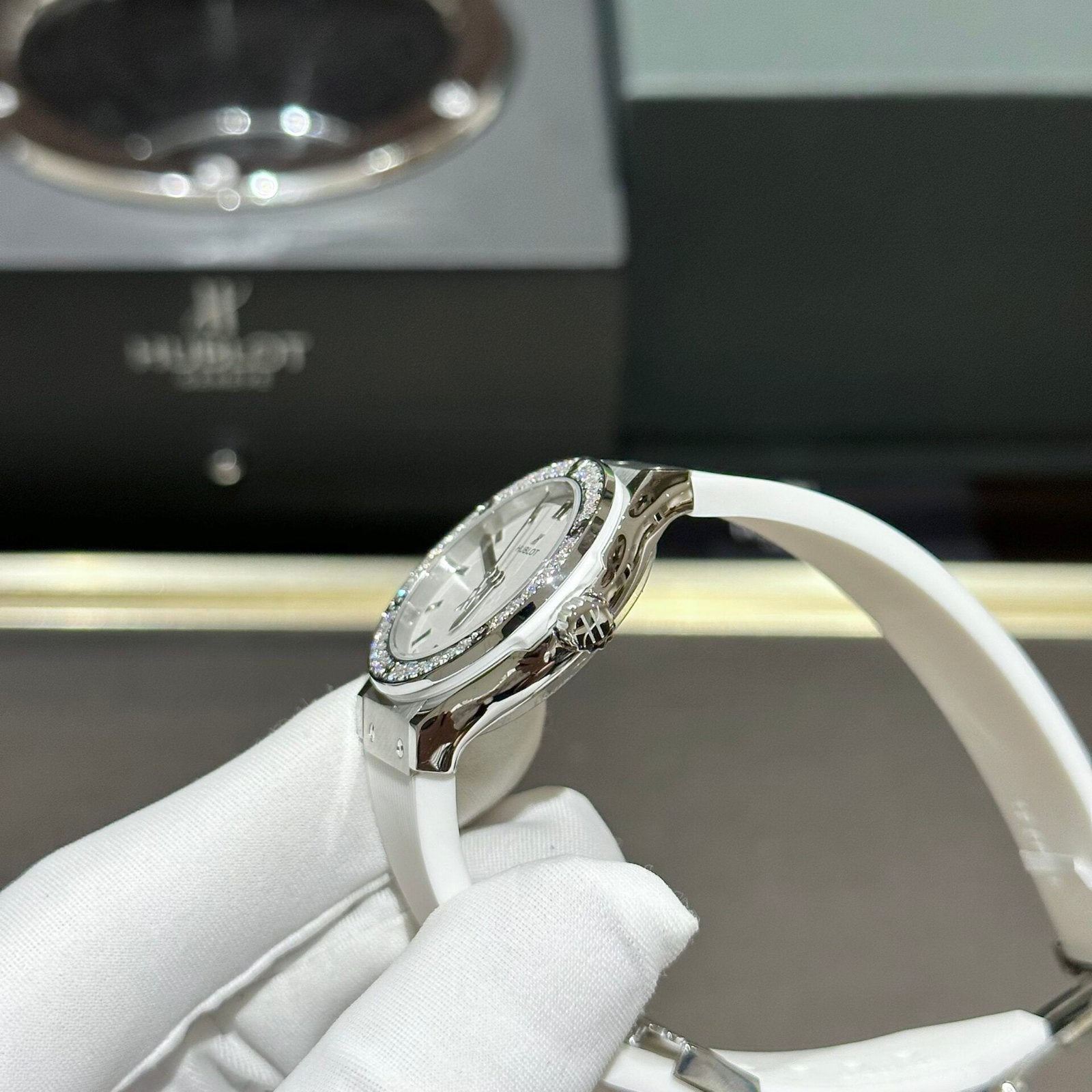 Hublot Classic Fusion Women Watch White Moissanite Diamond 33mm