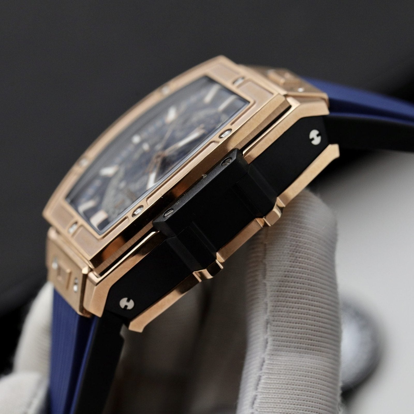 Hublot  Watch Spirit Of Big Bang King Gold Dial Blue 42mm