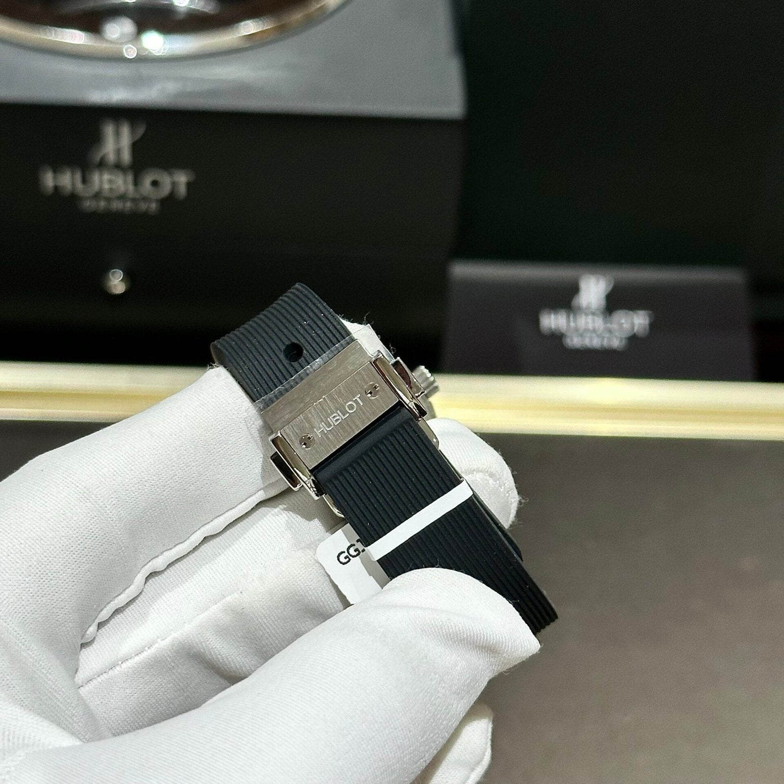 Hublot Classic Fusion Watch With Moissanite Diamond Rubber Strap 33mm