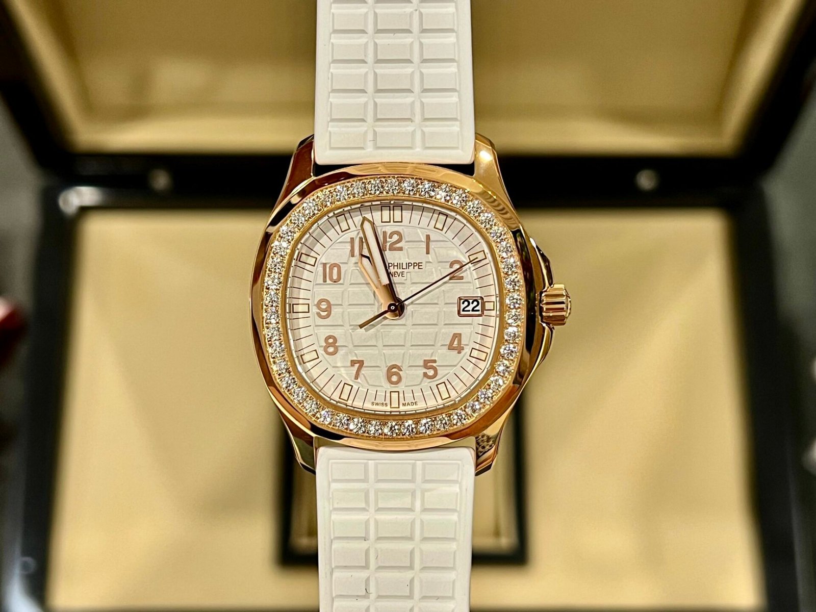 Patek Philippe Aquanaut 5067A Watch White With Stone Bezel 35.6mm