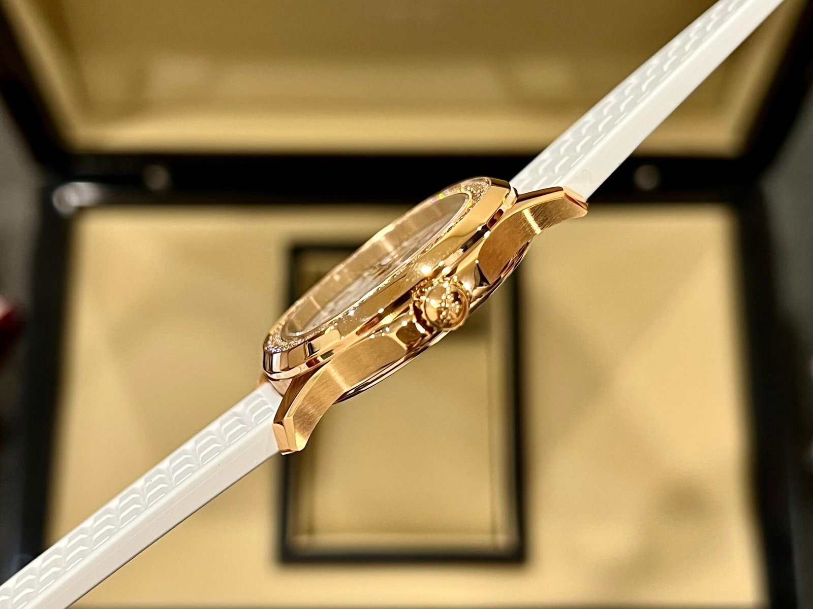Patek Philippe Aquanaut 5067A Watch White With Stone Bezel 35.6mm
