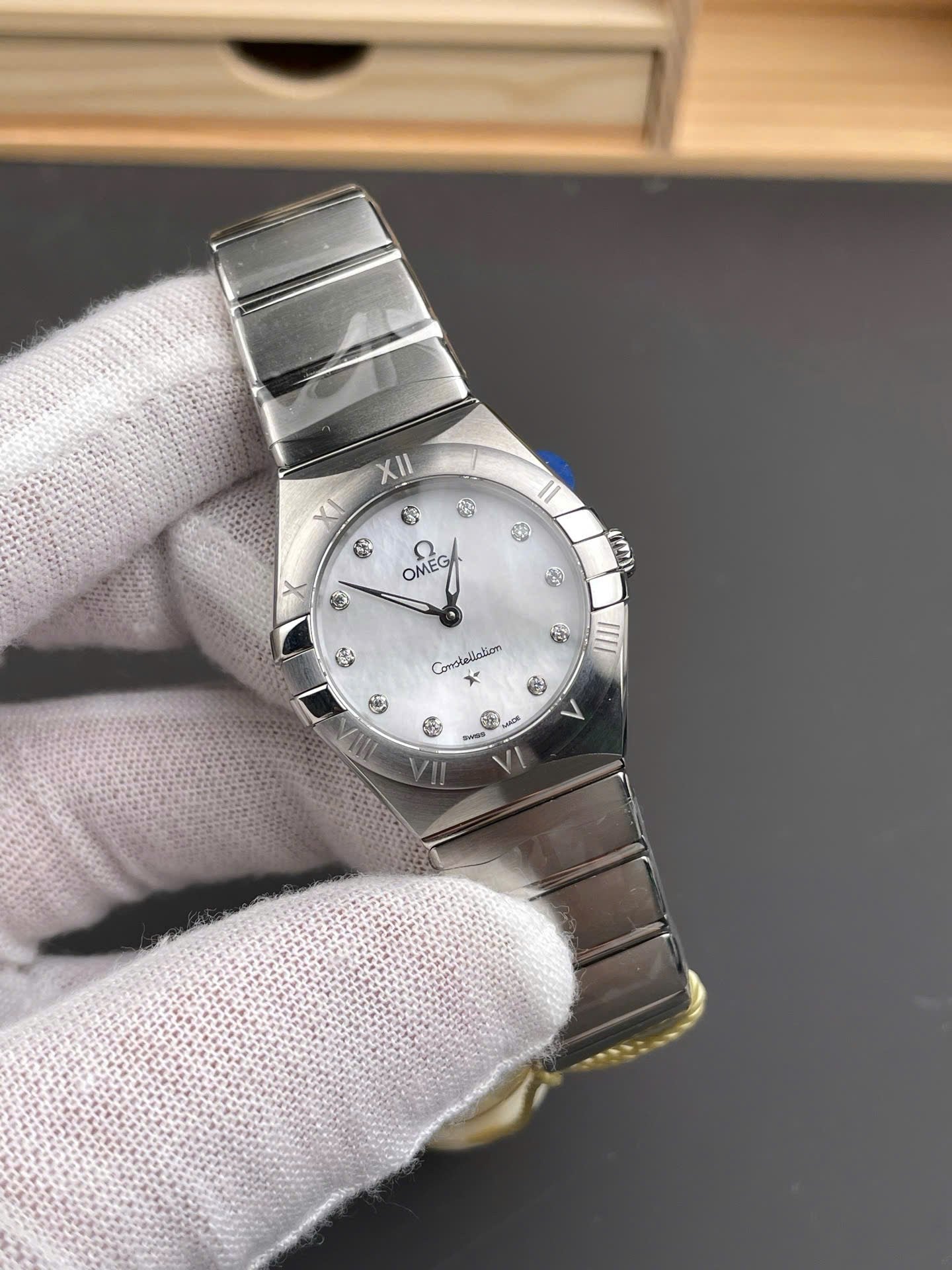 Omega Constellation Watch MOP Dial Automatic Movement 28mm