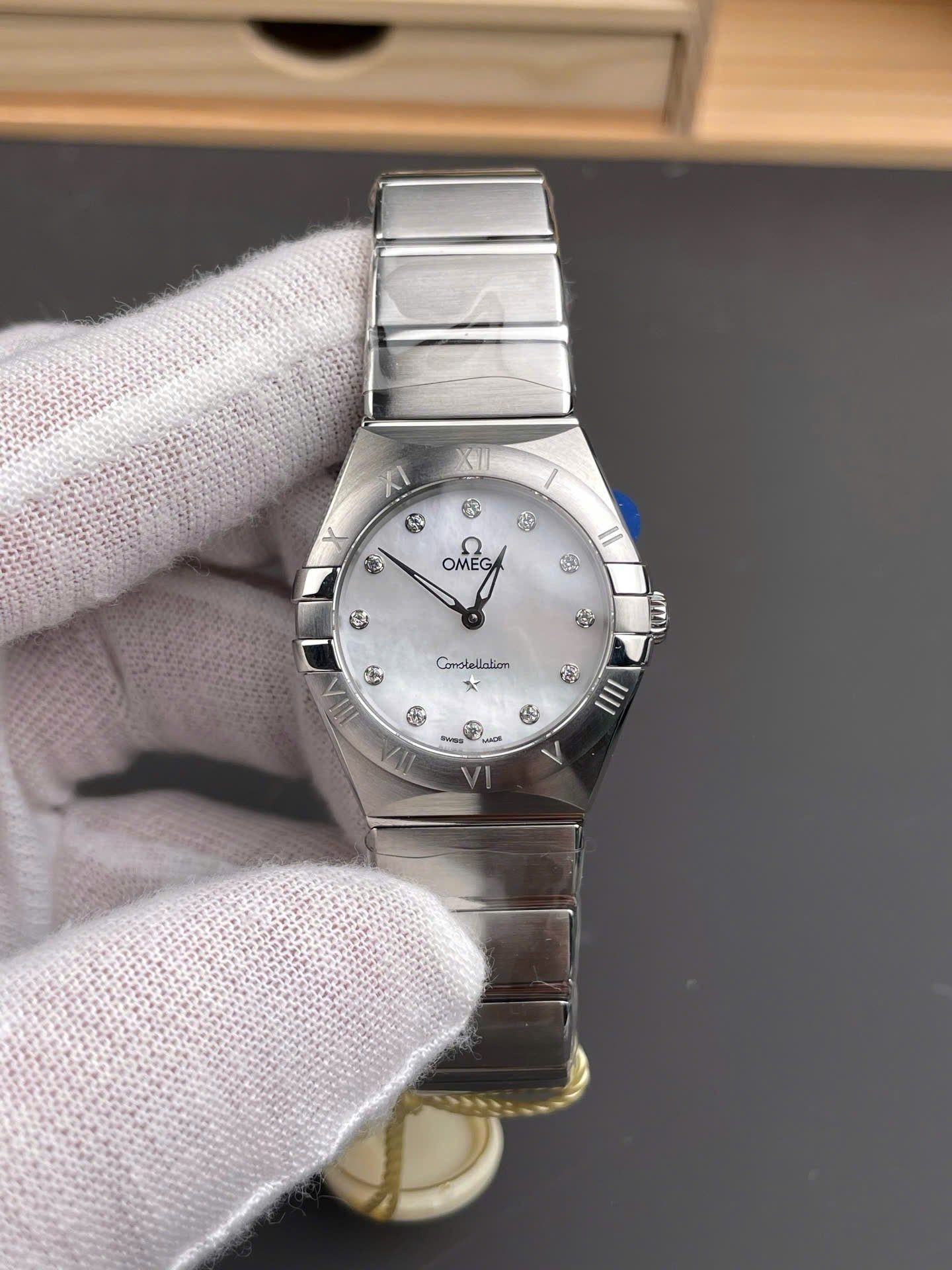 Omega Constellation Watch MOP Dial Automatic Movement 28mm