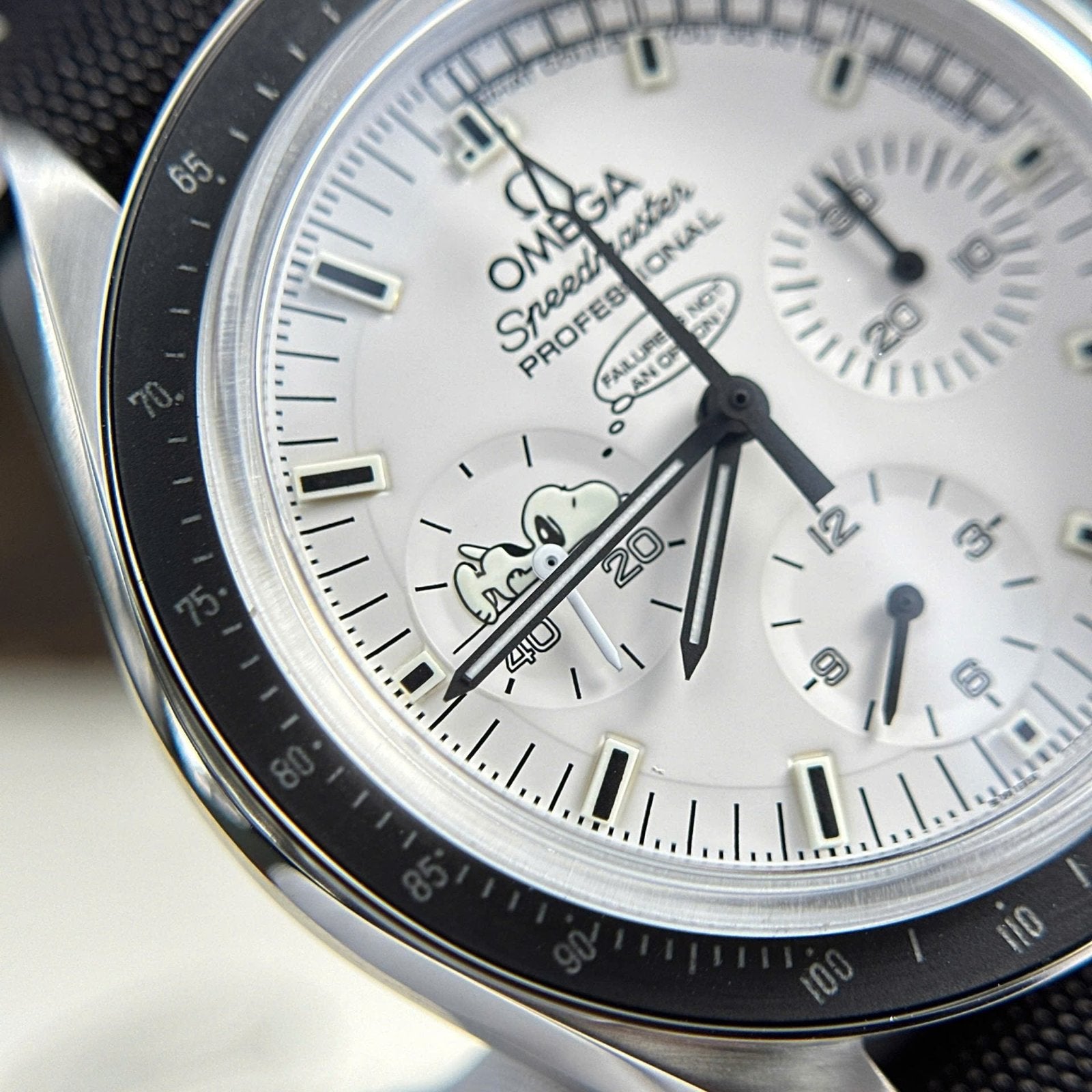 Omega Watch Speedmaster Apollo 13 Silver Snoopy Manual Winding 42mm