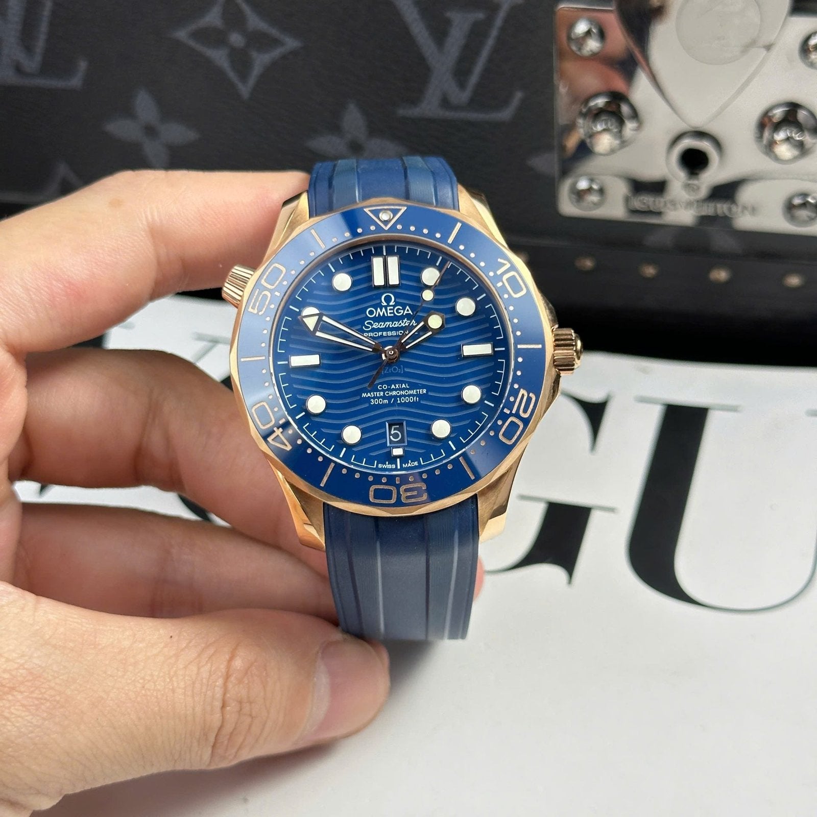 Omega Seamaster Diver 300M Watch Blue Dial Rubber Strap 42mm