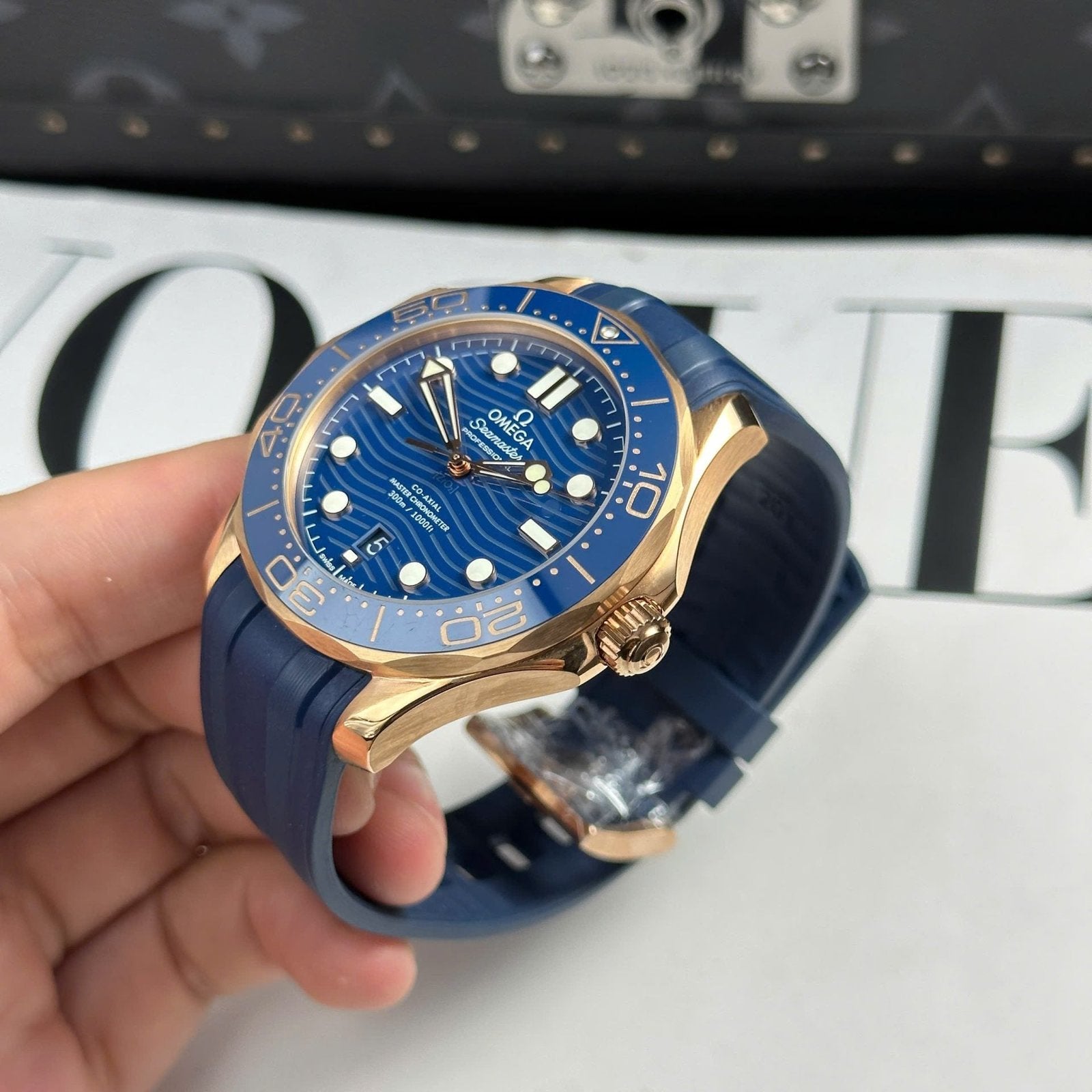 Omega Seamaster Diver 300M Watch Blue Dial Rubber Strap 42mm