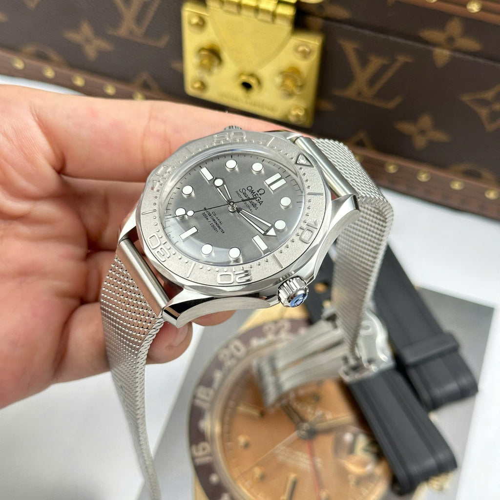 Omega Seamaster Diver 300m Watch Gray Dial 42mm
