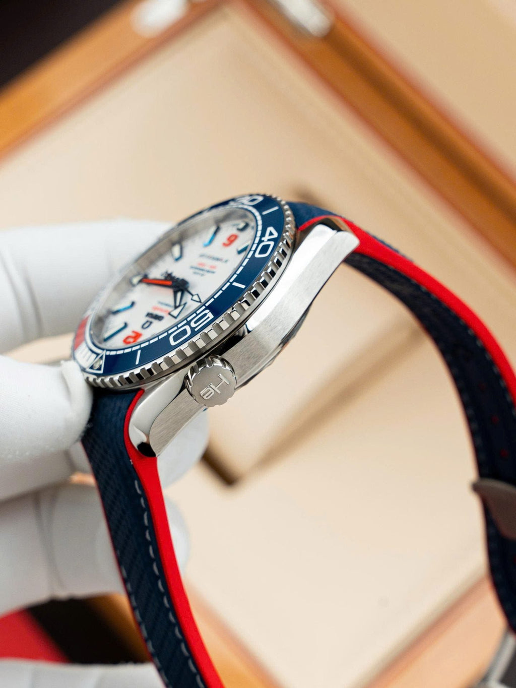 Omega Seamaster Planet Ocean 600M Watch White Dial Rubber Strap 43,5mm