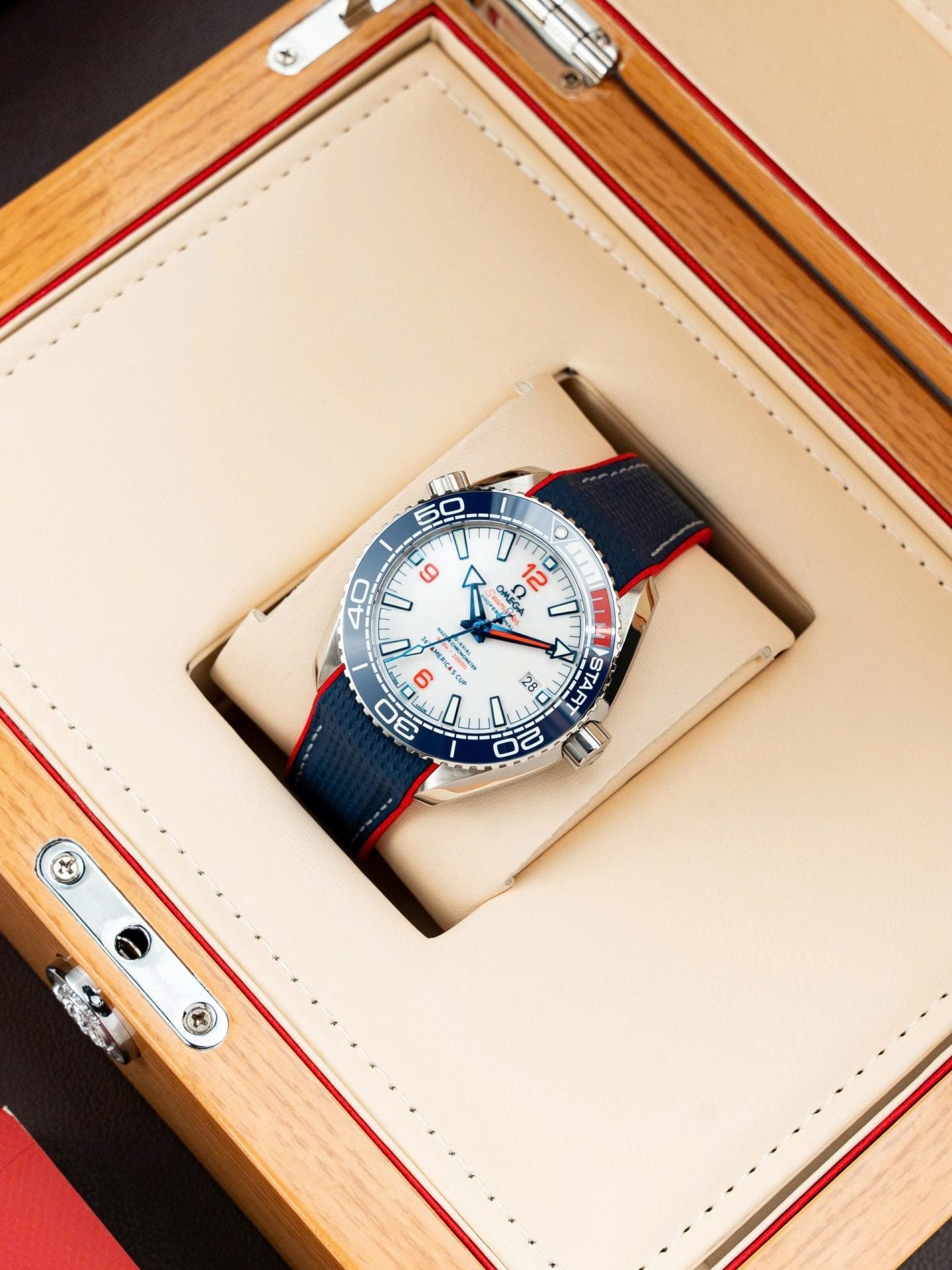 Omega Seamaster Planet Ocean 600M Watch White Dial Rubber Strap 43,5mm