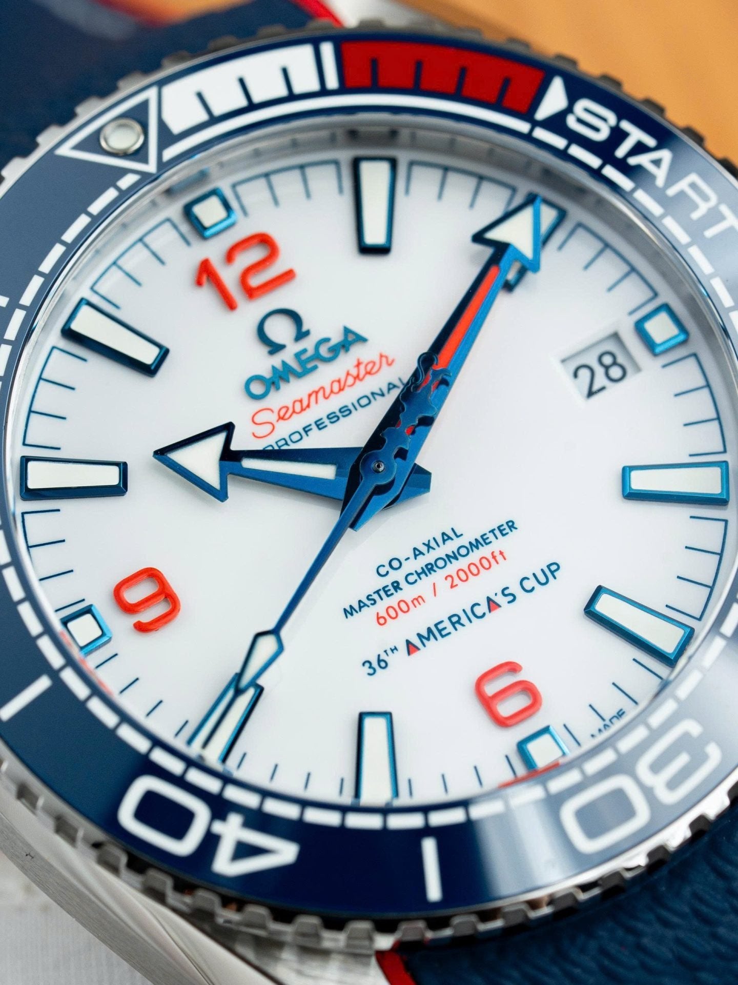 Omega Seamaster Planet Ocean 600M Watch White Dial Rubber Strap 43,5mm