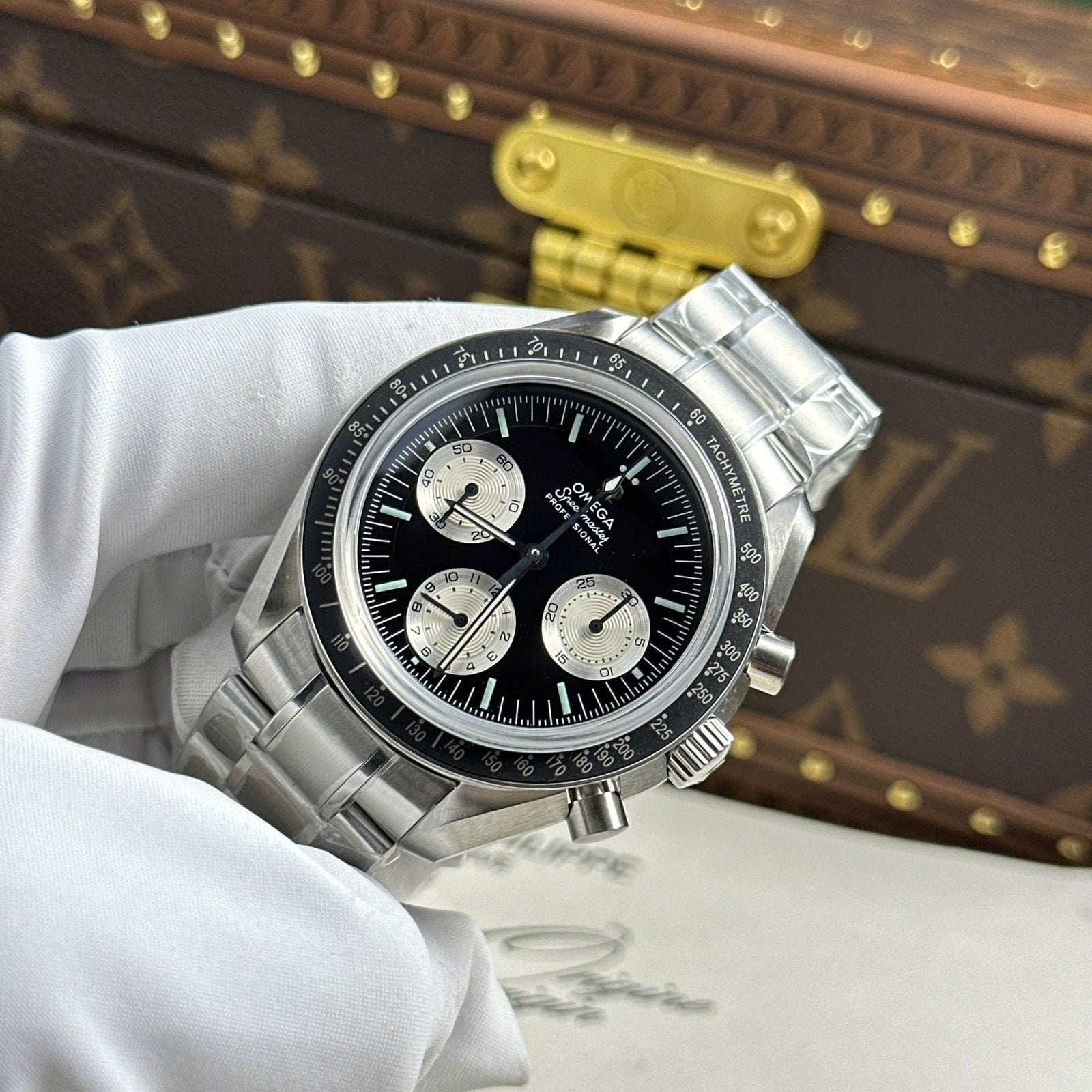 Omega Speedmaster Moonwatch Chronograph Black Dial Metal Wire Watch 42mm
