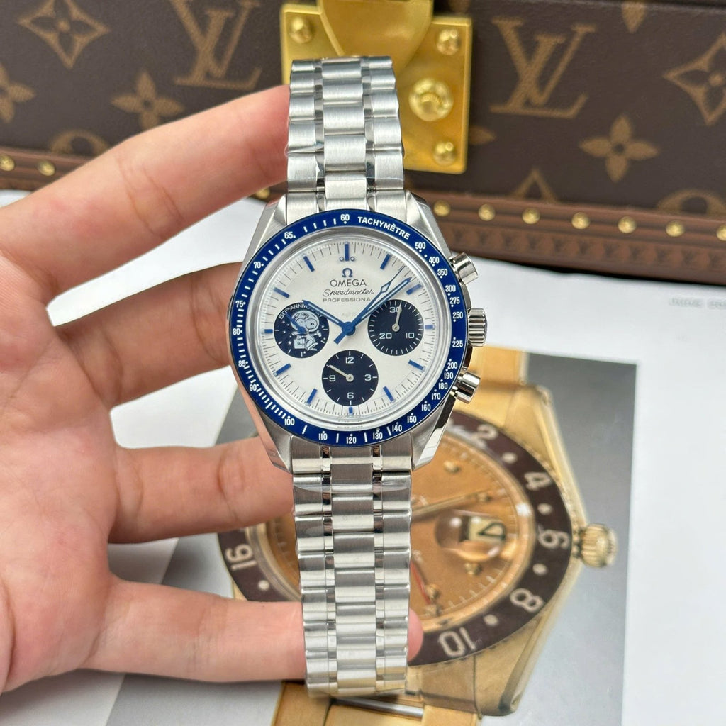 Omega Speedmaster Silver Snoopy 50th Anniversary Watch New 2025 42mm