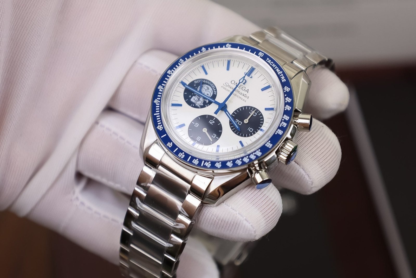 Omega Watch Speedmaster Snoopy Avard Chronograph 42mm