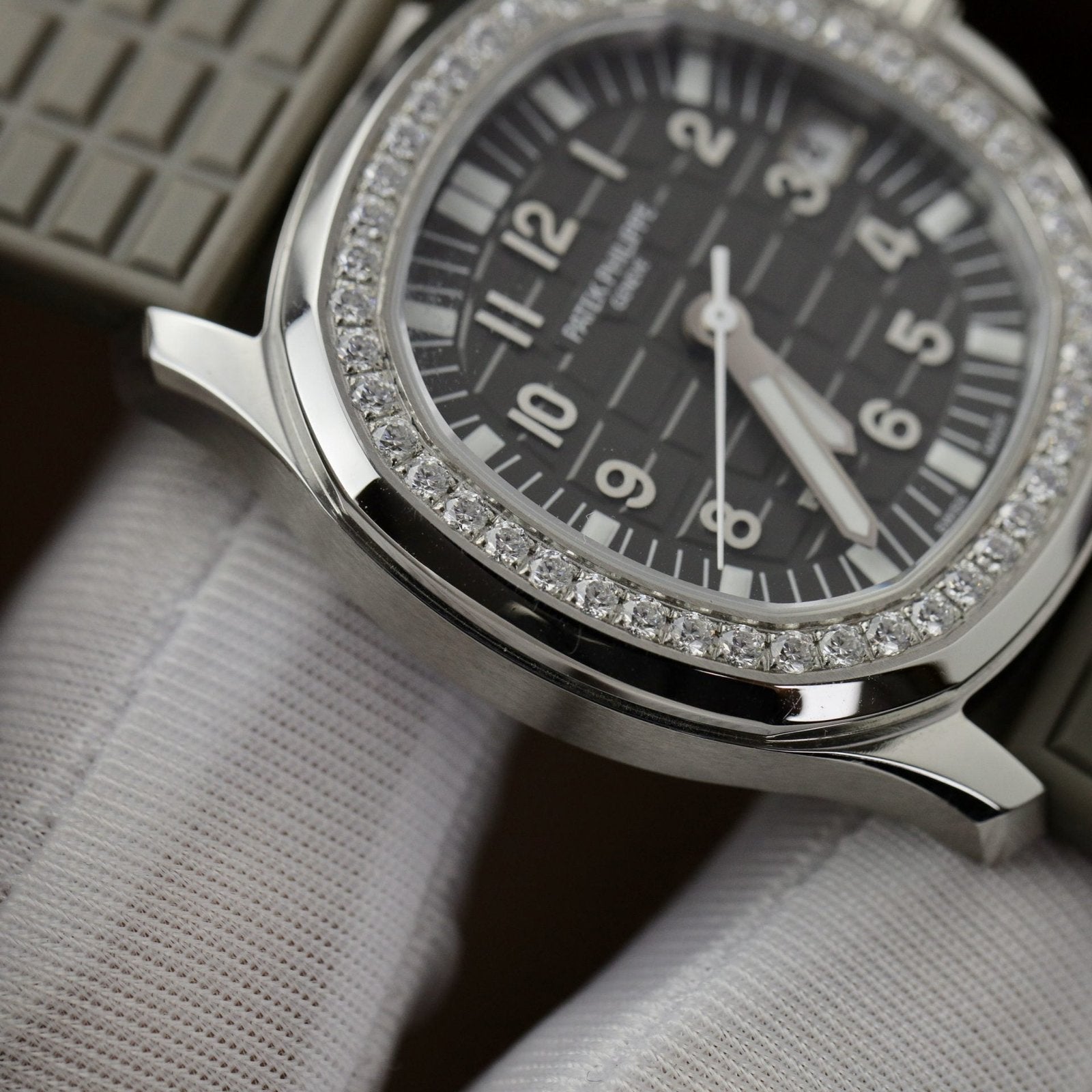 Patek Philippe Watch Aquanaut 5067 Gray Dial Rubber Strap 35.6mm
