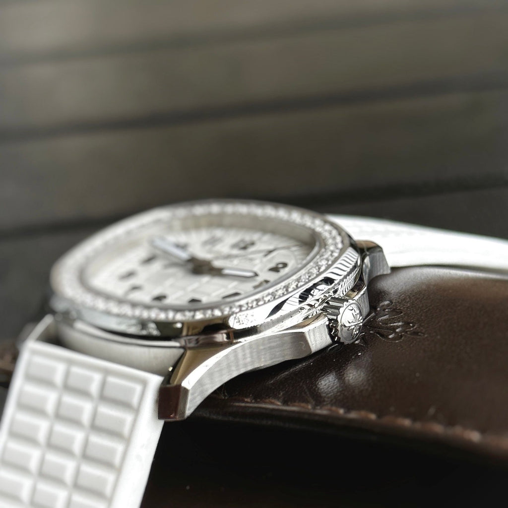 Patek Philippe Watches Aquanaut 5067 White Dial 35.6mm