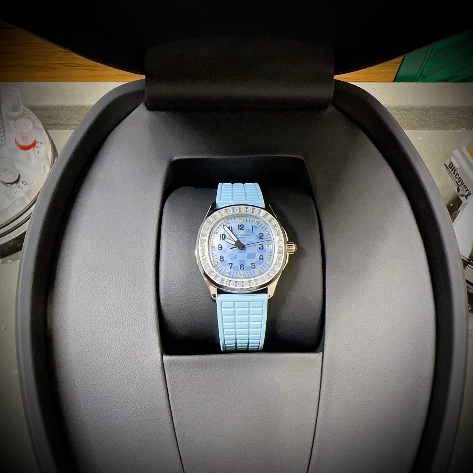 Patek Philippe Aquanaut 5072R Watch Blue Diamond 35.6mm