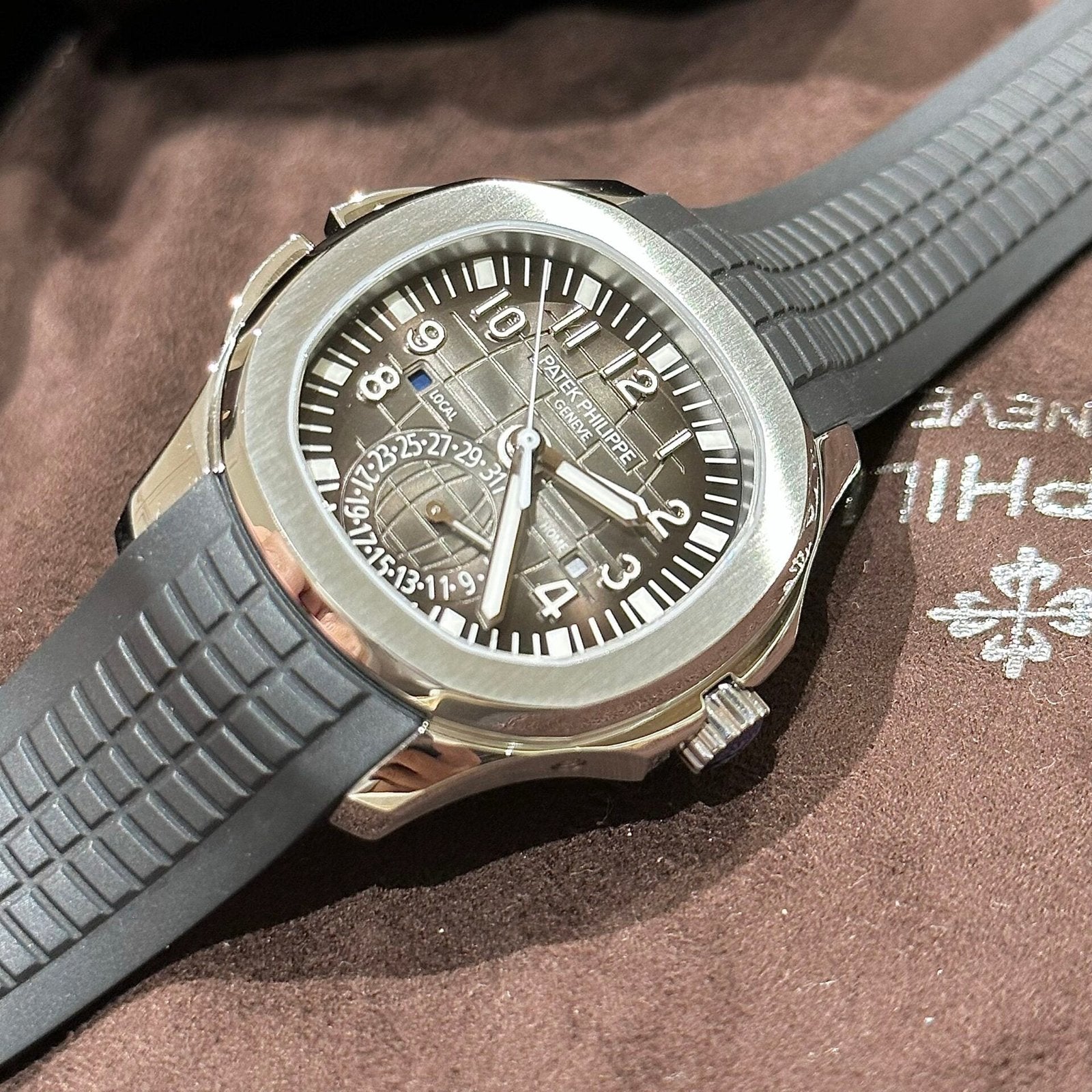 Patek Philippe Aquanaut 5164A Watch Gray Dial 40.8mm
