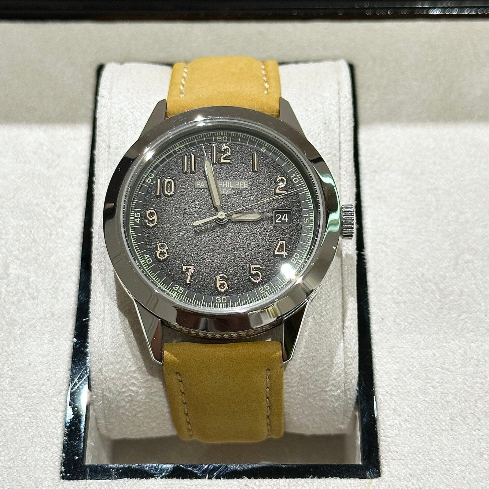 Patek Philippe Calatrava 5226G Watch Leather Strap 40mm