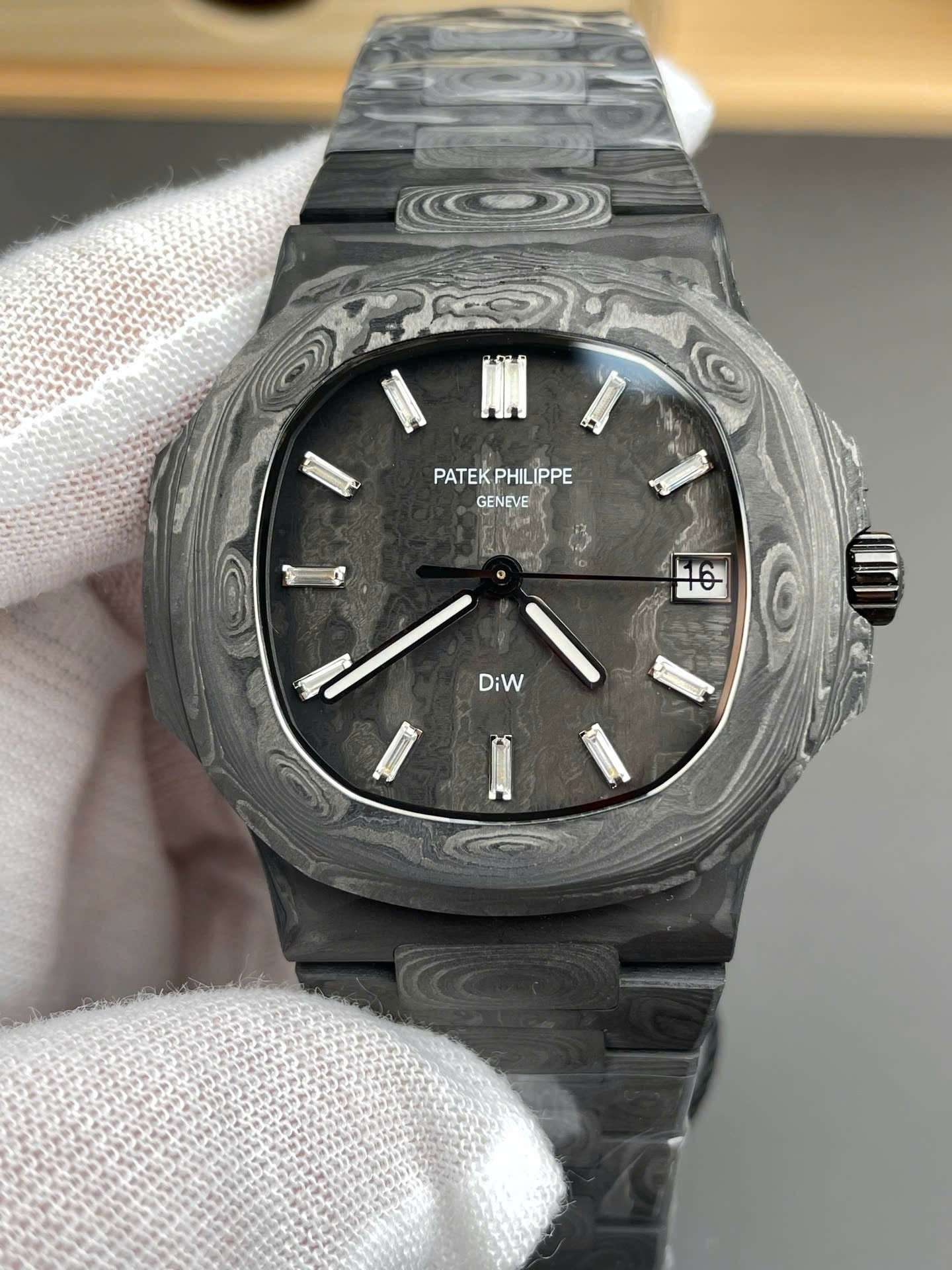 Patek Philippe Watch Natilus 5711 DIW Carbon Ultra Light Swis Movement 40mm