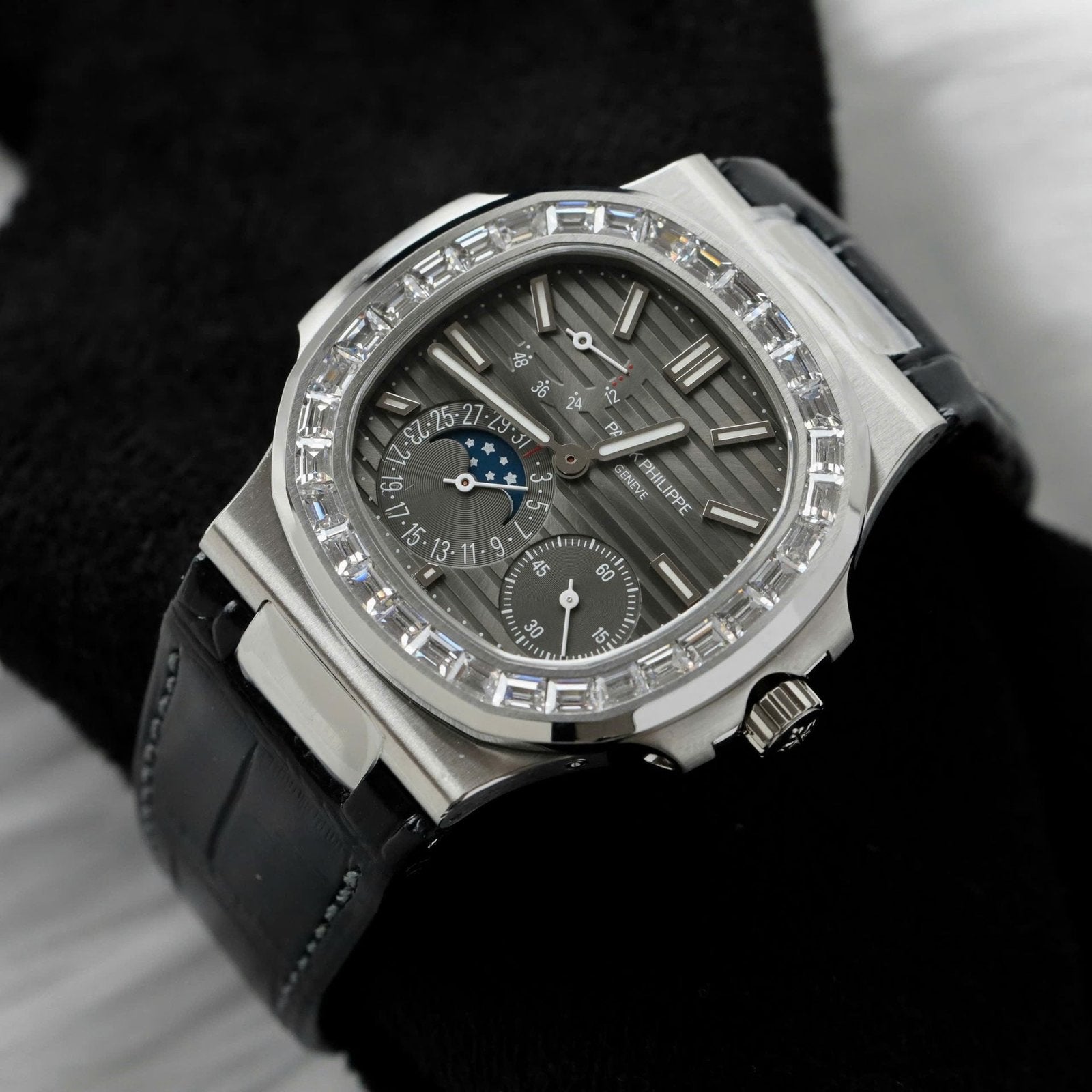 Patek Philippe Watch Nautilus 5724 Gray Dial Leather Strap 40mm