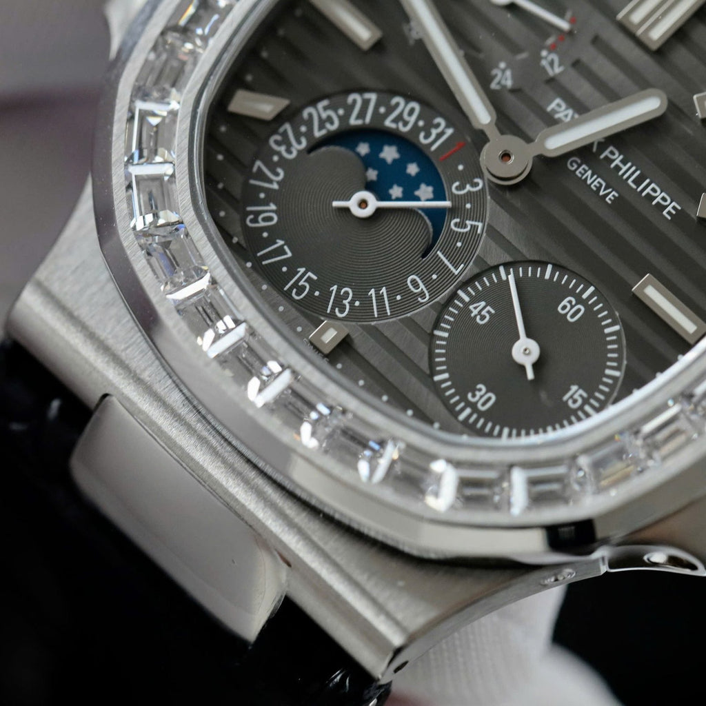 Patek Philippe Watch Nautilus 5724 Gray Dial Leather Strap 40mm