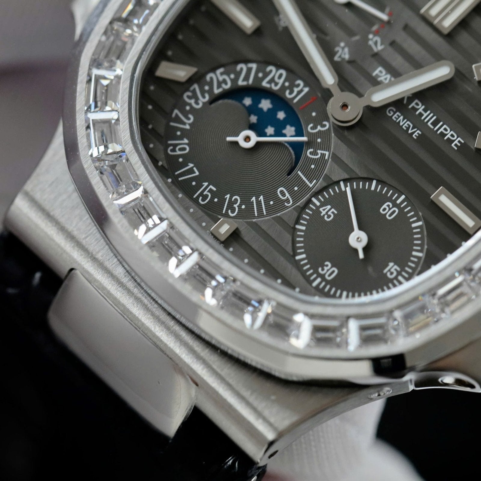 Patek Philippe Watch Nautilus 5724 Gray Dial Leather Strap 40mm