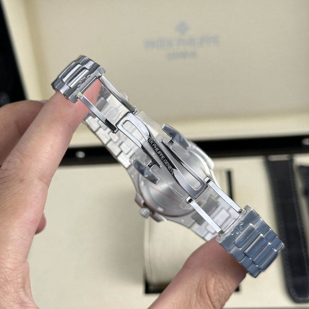 Patek Philippe Watch Nautilus 7010 White Dial Metal Wire 32mm