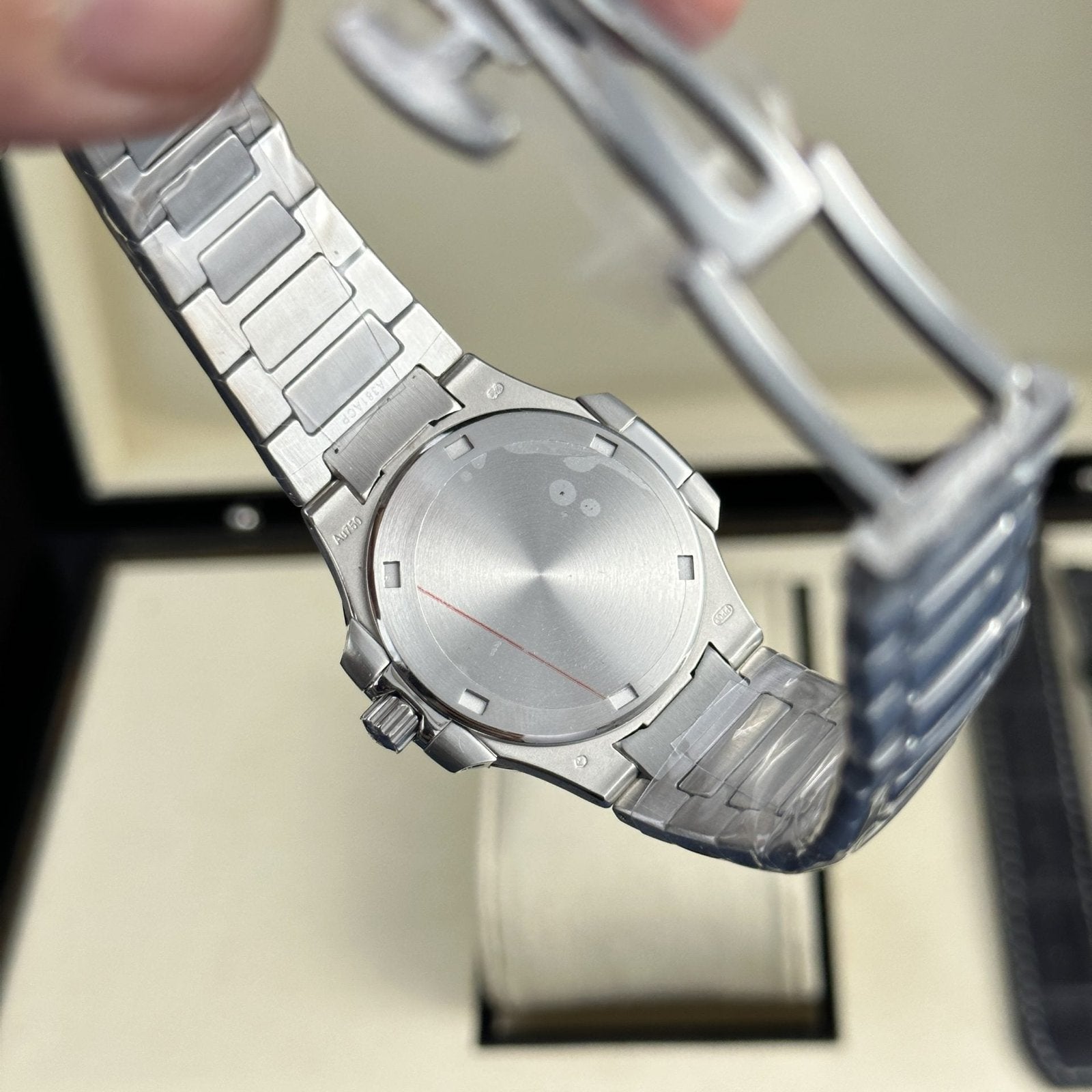 Patek Philippe Watch Nautilus 7010 White Dial Metal Wire 32mm
