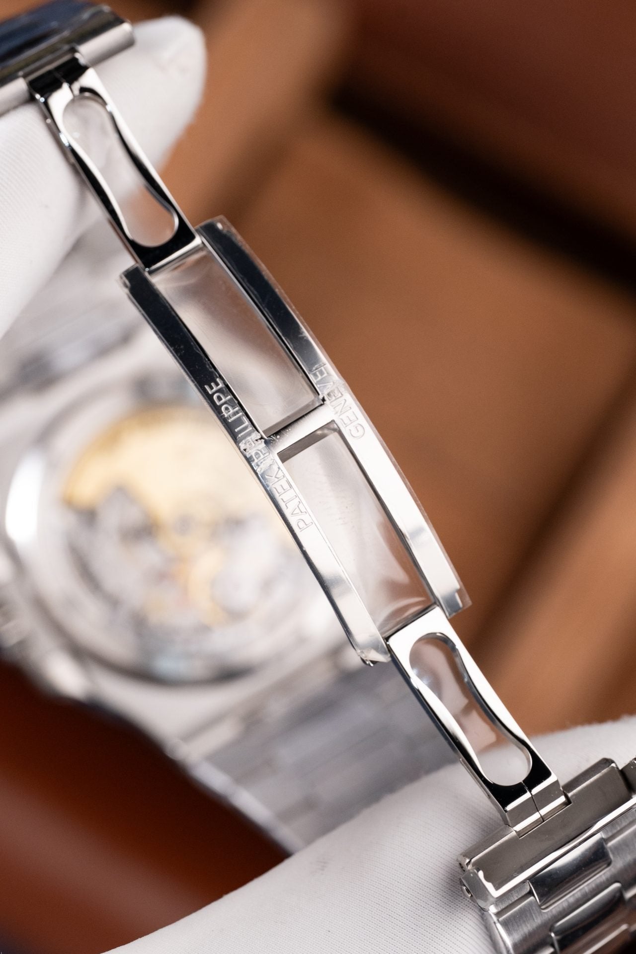 Patek Philippe Nautilus 5711 Tiffany Dial Metal Wire Watch 40mm