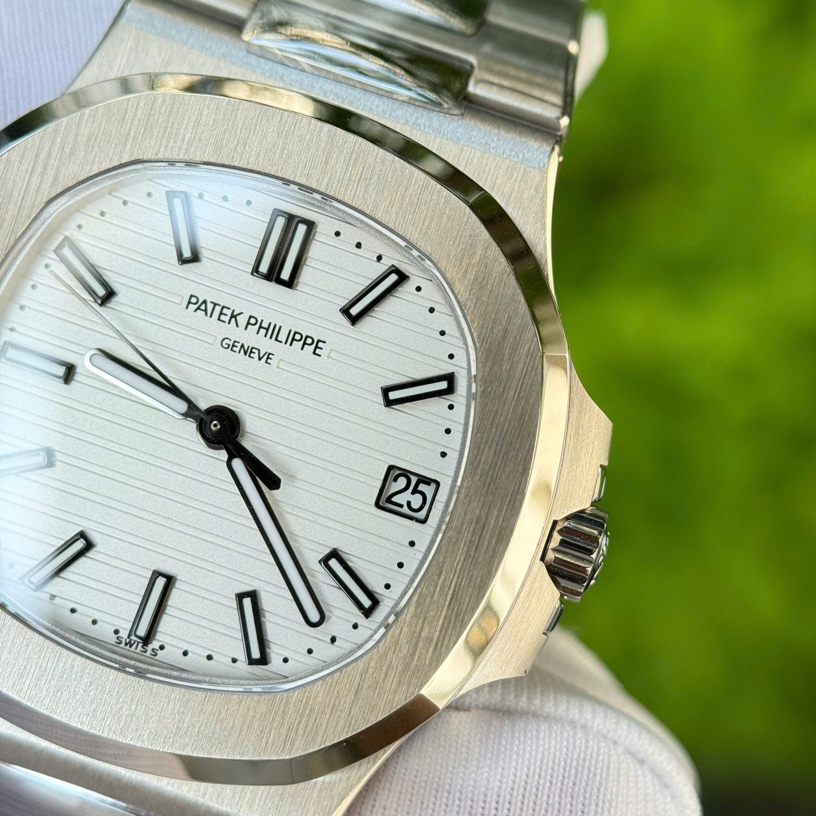 Patek Philippe Nautilus 5711 Watch White Dial Metal Wire 40mm