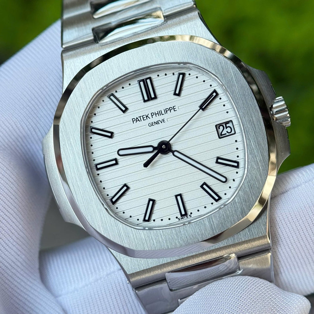 Patek Philippe Nautilus 5711 Watch White Dial Metal Wire 40mm
