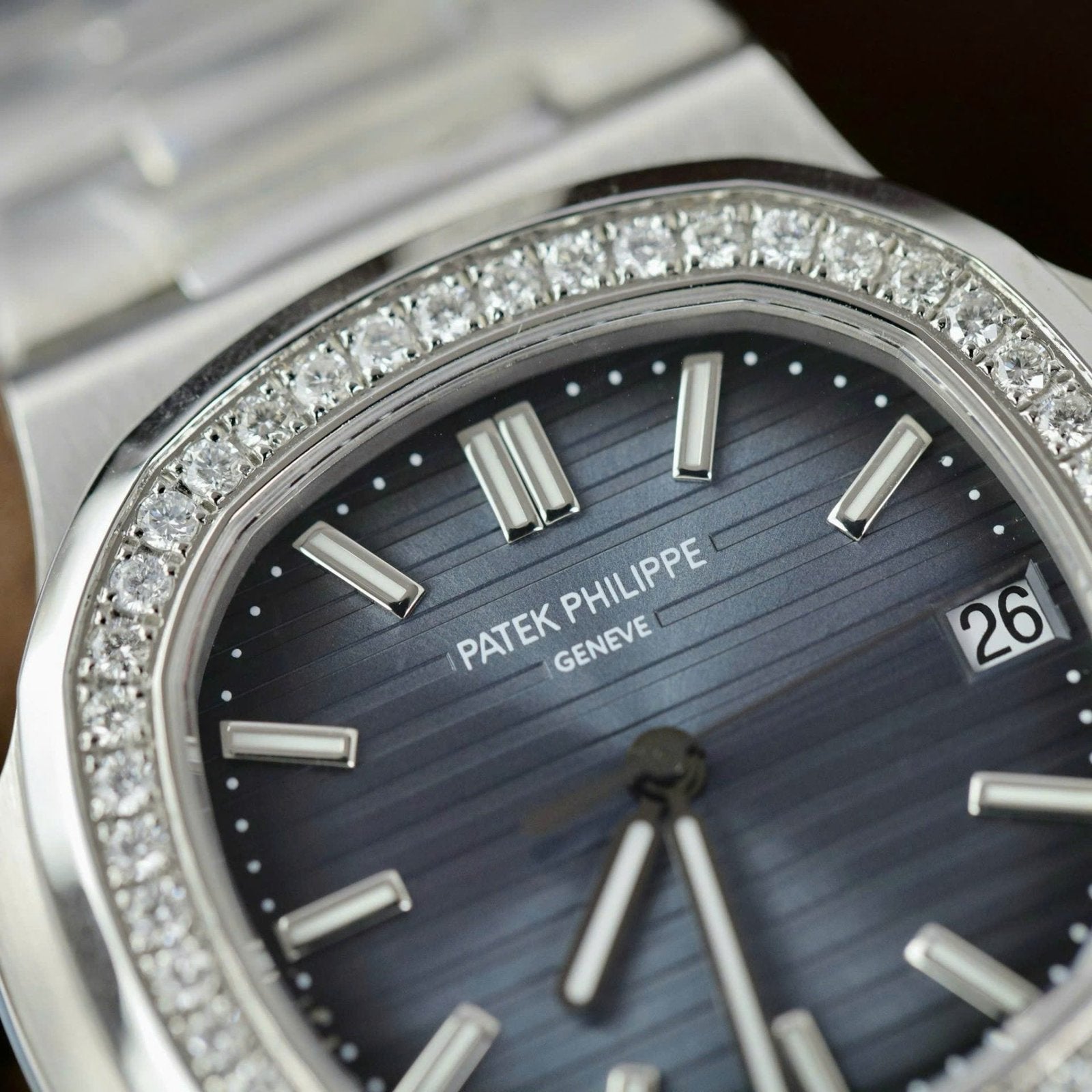 Patek Philippe Nautilus 5711 Blue Dial Watch Diamonds Natual 40mm