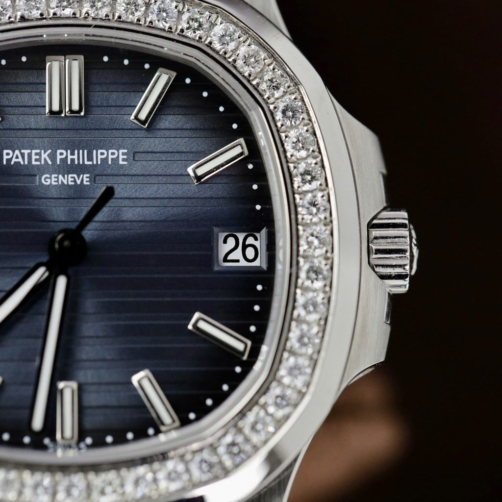 Patek Philippe Nautilus 5711 Blue Dial Watch Diamonds Natual 40mm