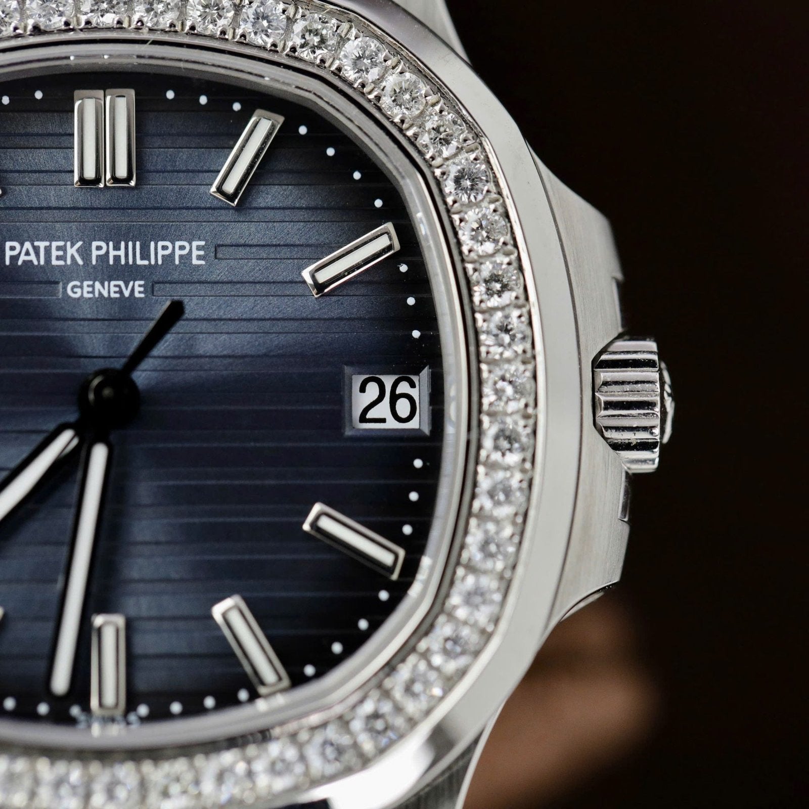 Patek Philippe Nautilus 5711 Blue Dial Watch Diamonds Natual 40mm