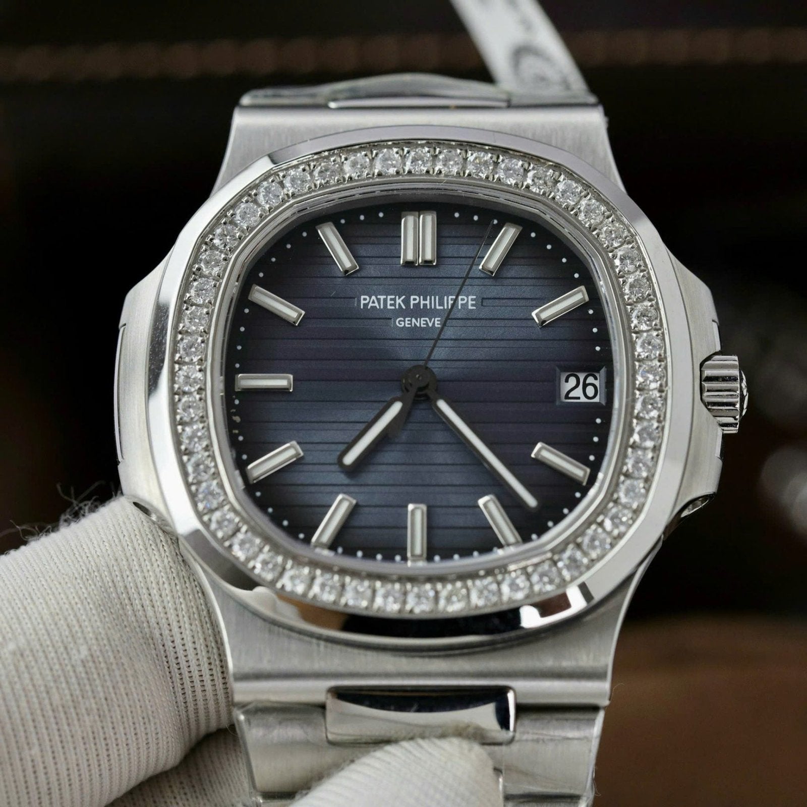 Patek Philippe Nautilus 5711 Blue Dial Watch Diamonds Natual 40mm