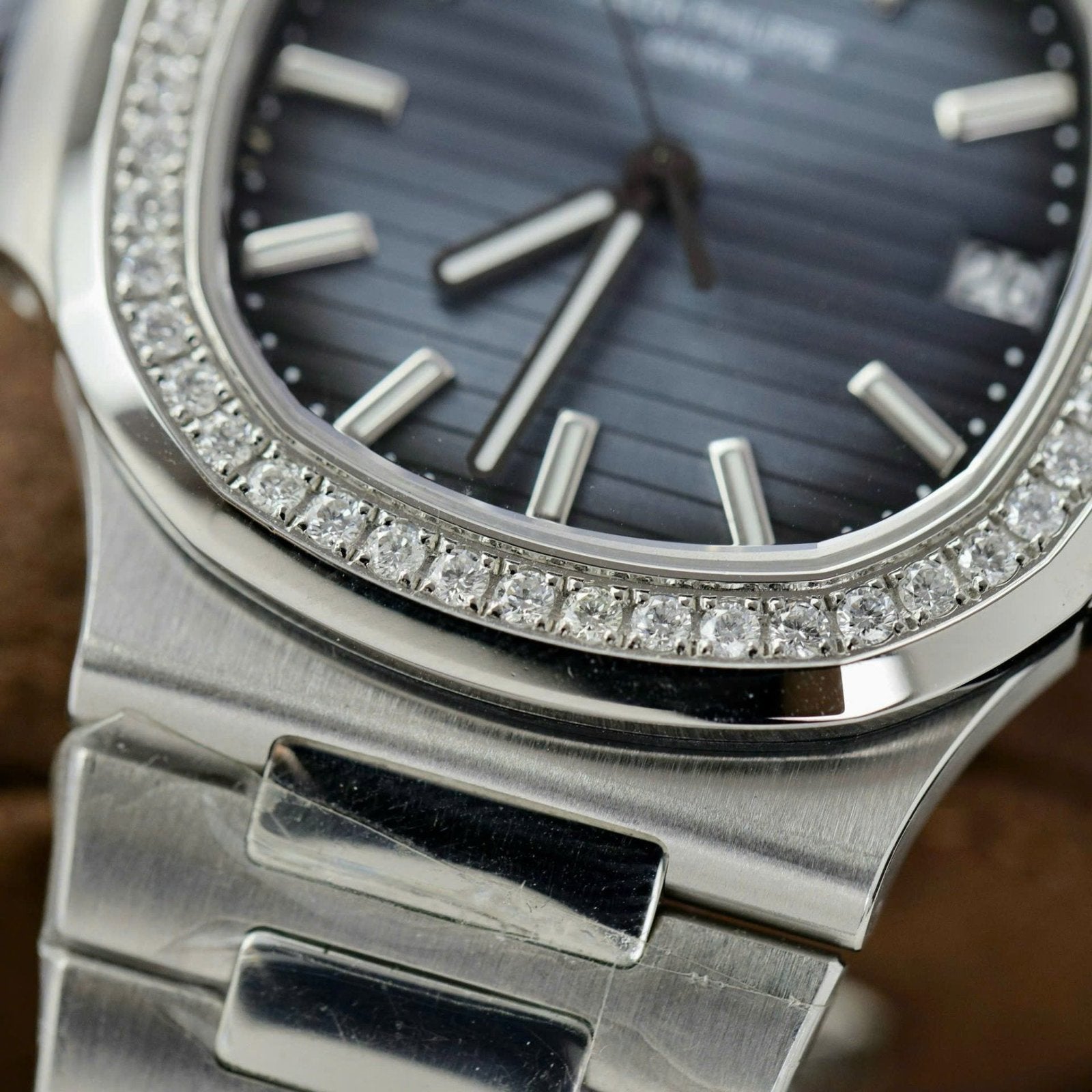 Patek Philippe Nautilus 5711 Blue Dial Watch Diamonds Natual 40mm