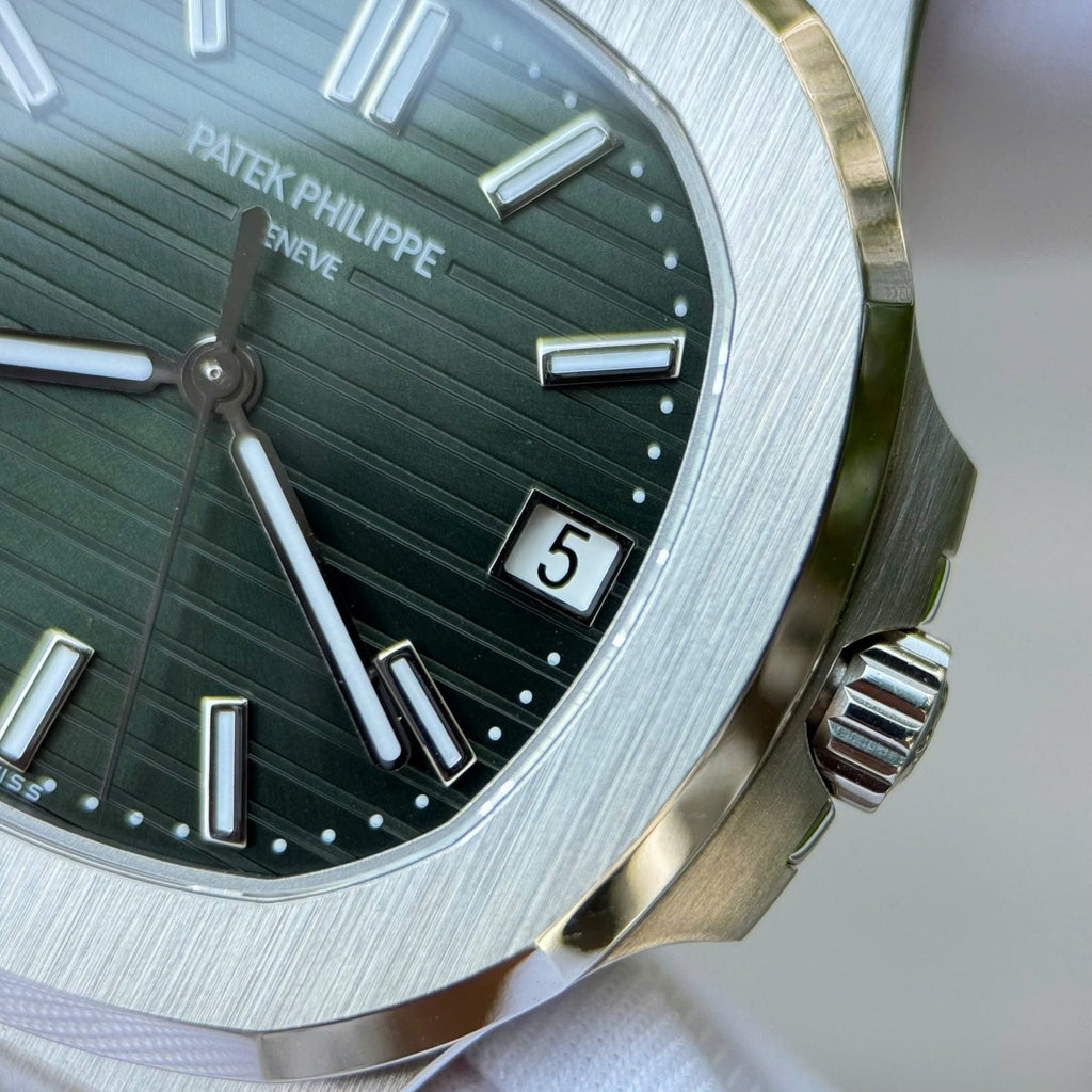 Patek Philippe Nautilus 5711 Watch Green Dial Metal Wire 40mm